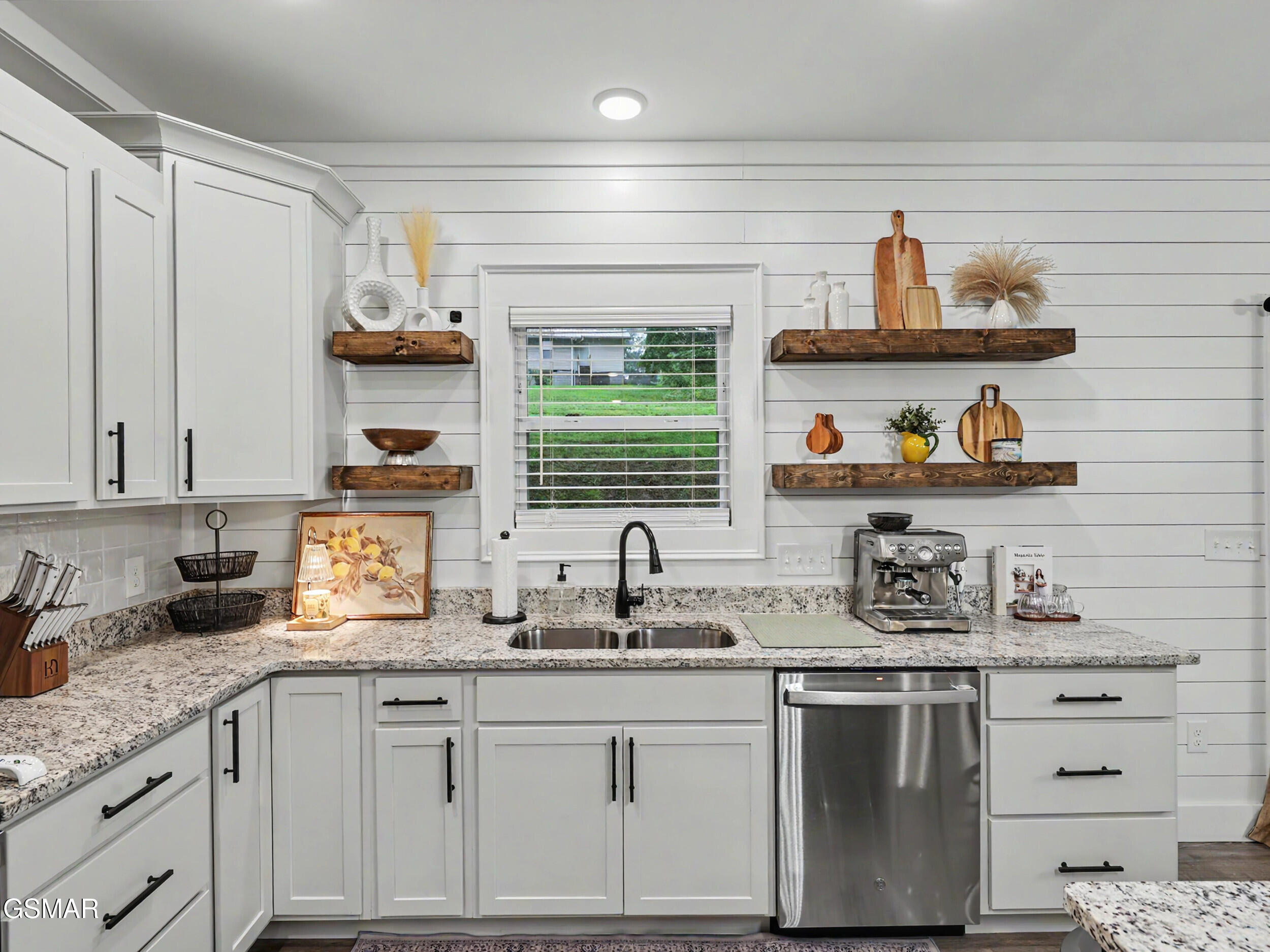 2068 Highpoint Lane Sevierville TN 37876
