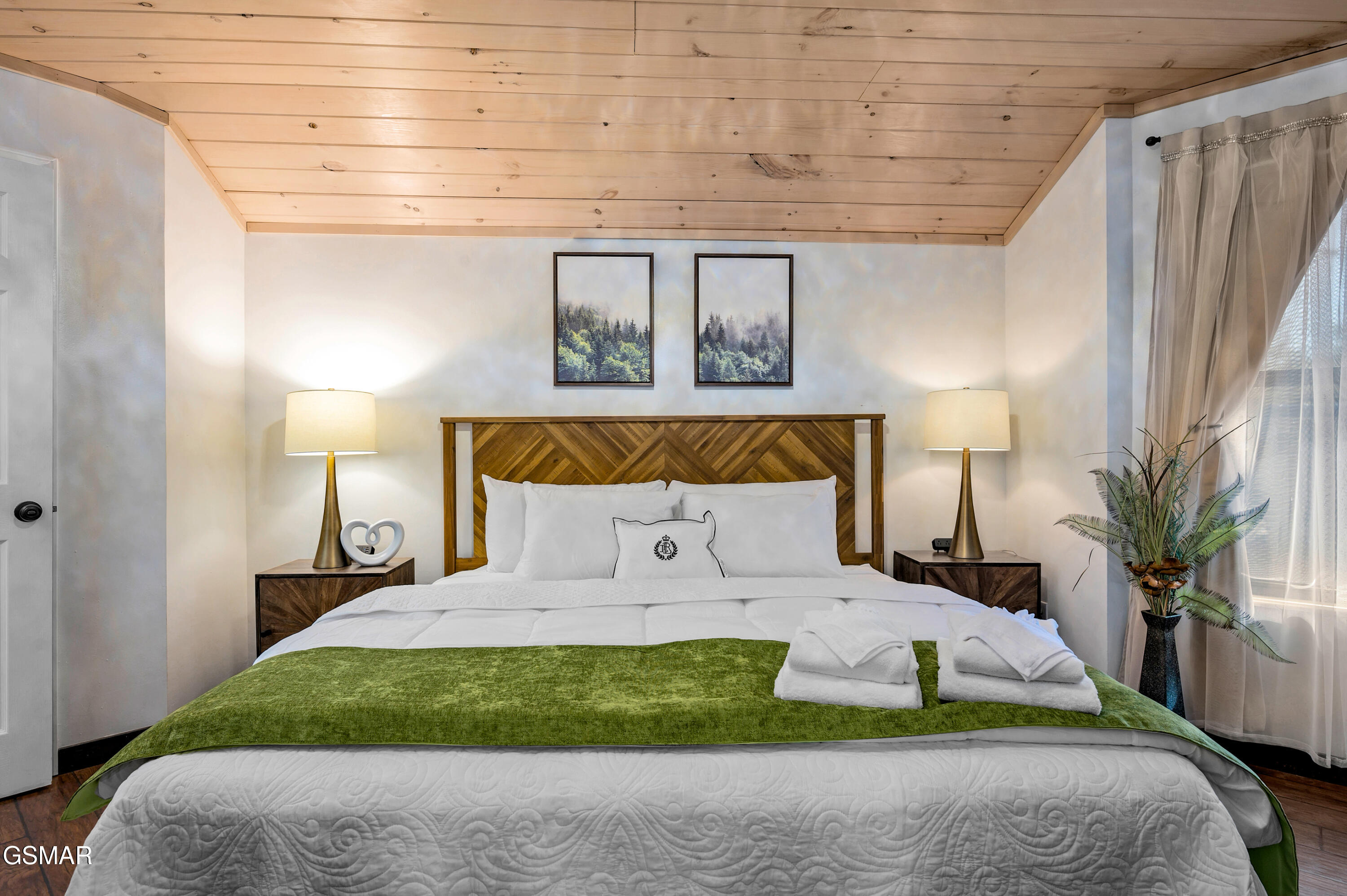 1048 E Foothills Drive Gatlinburg TN 37738