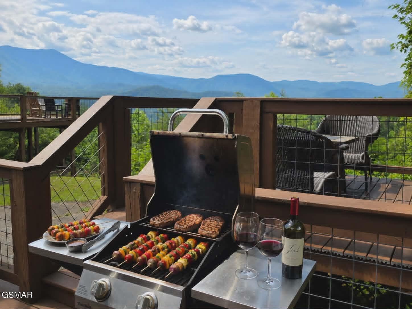 1048 E Foothills Drive Gatlinburg TN 37738