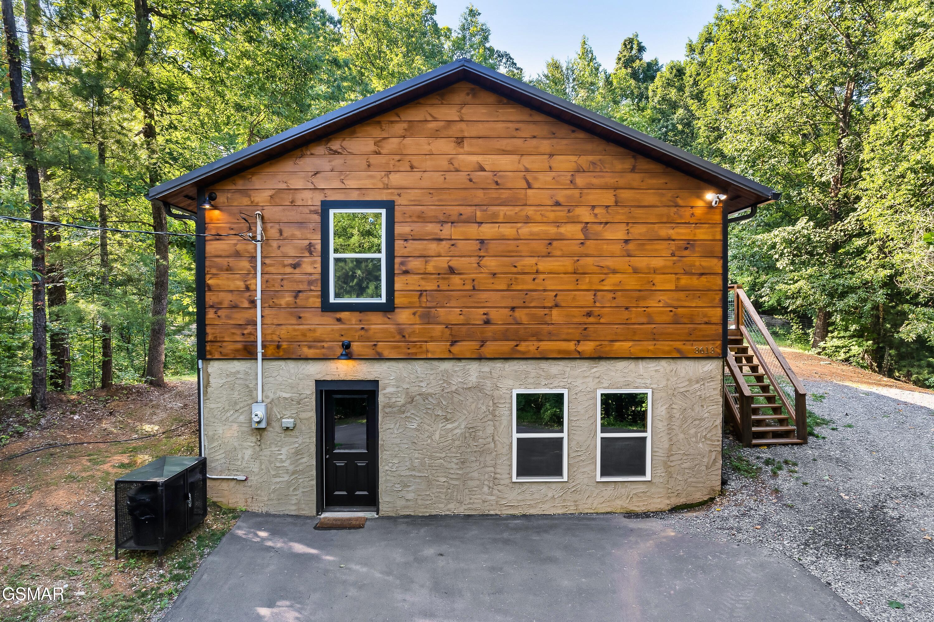 3613 Old Mountain Road Sevierville TN 37876