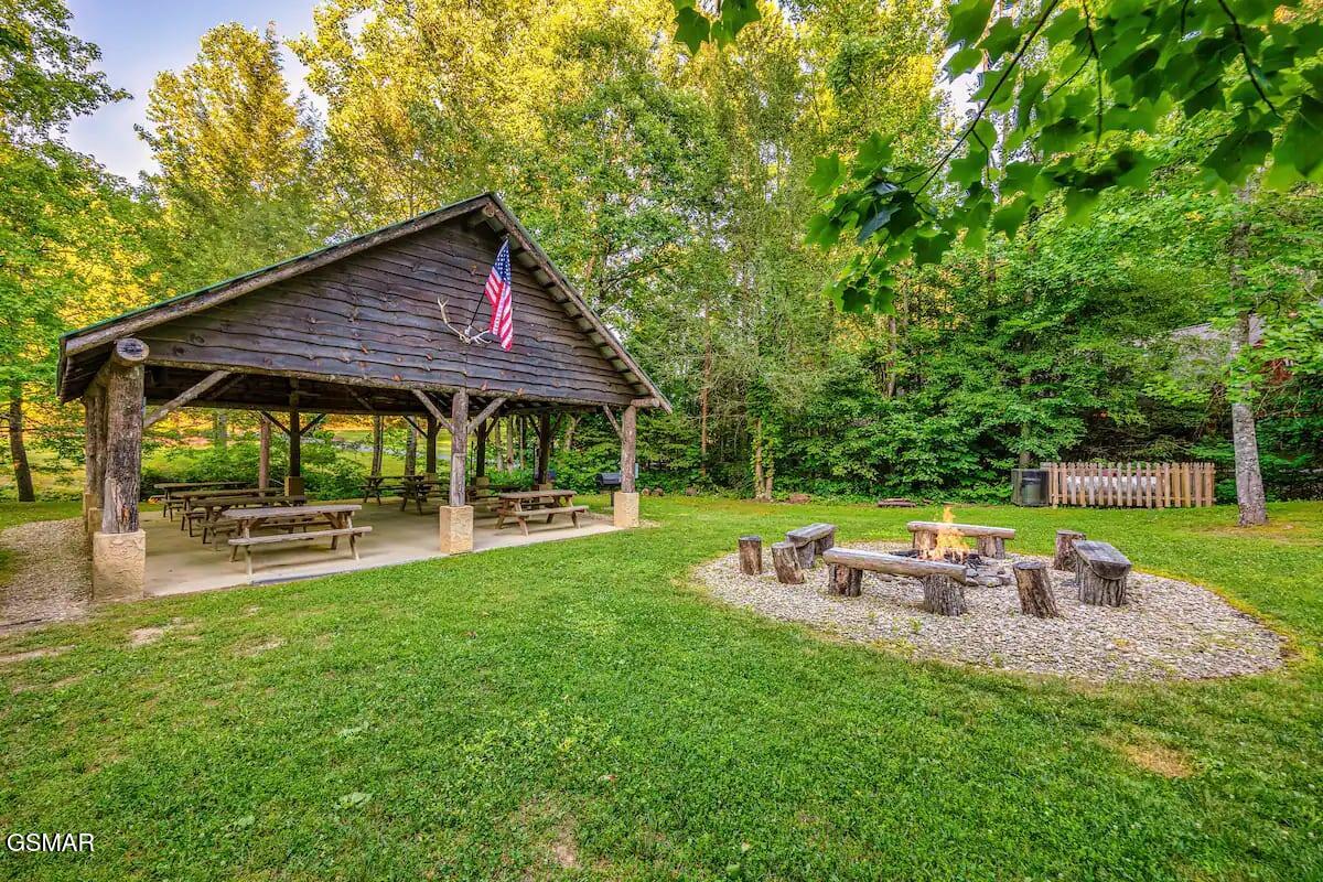 2839 Cedar Falls Way Sevierville TN 37862