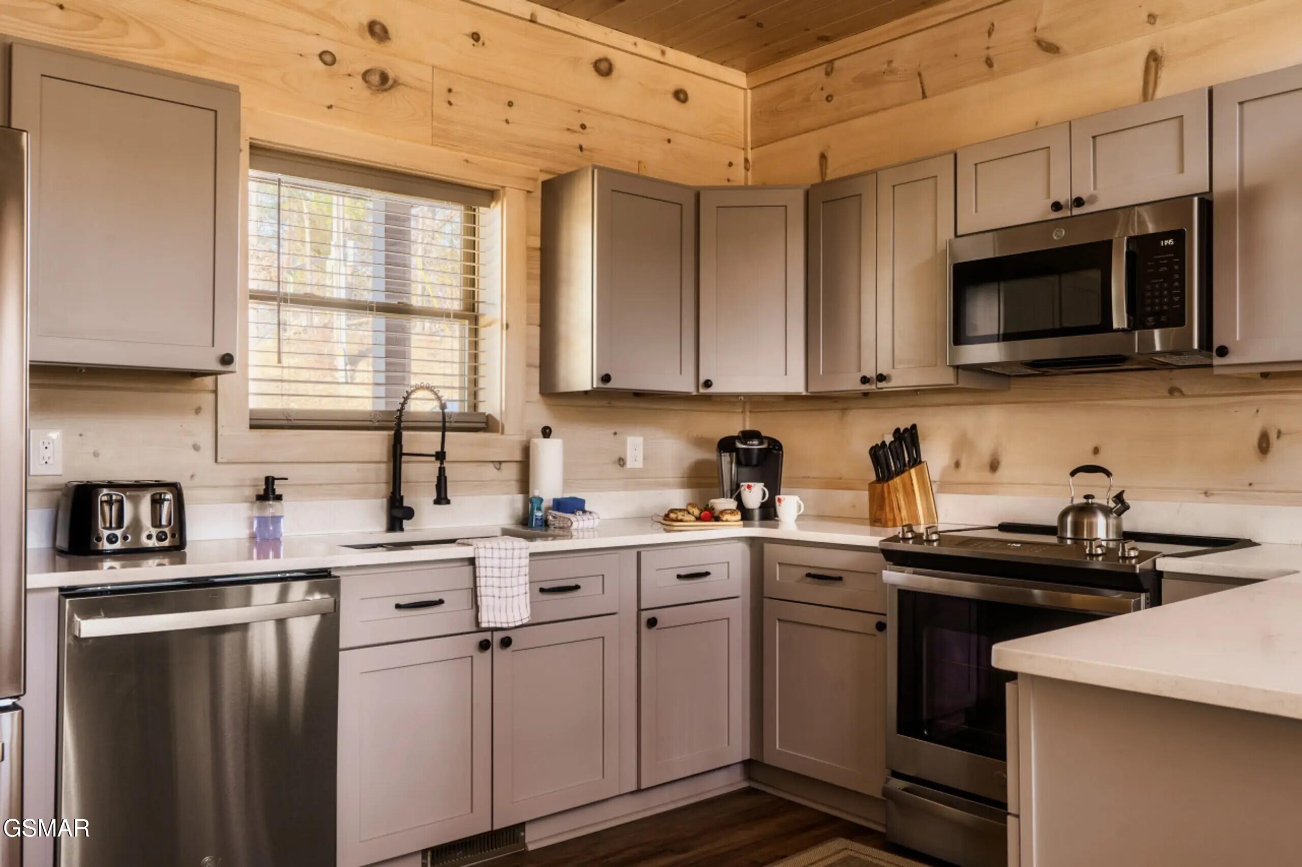 2852 Sequoia Road Pigeon Forge TN 37863