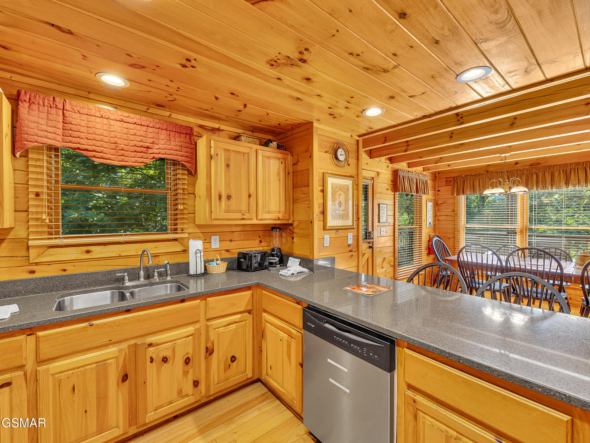 4445 Forest Vista Way Pigeon Forge TN 37863