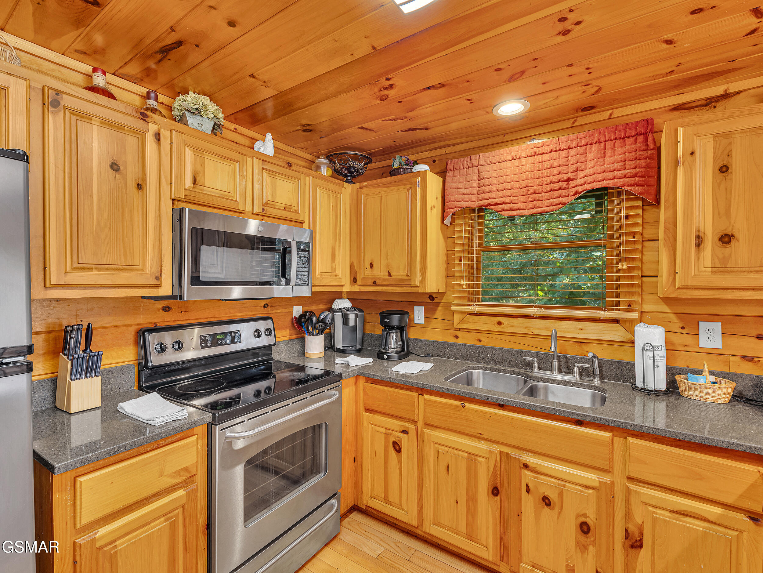 4445 Forest Vista Way Pigeon Forge TN 37863