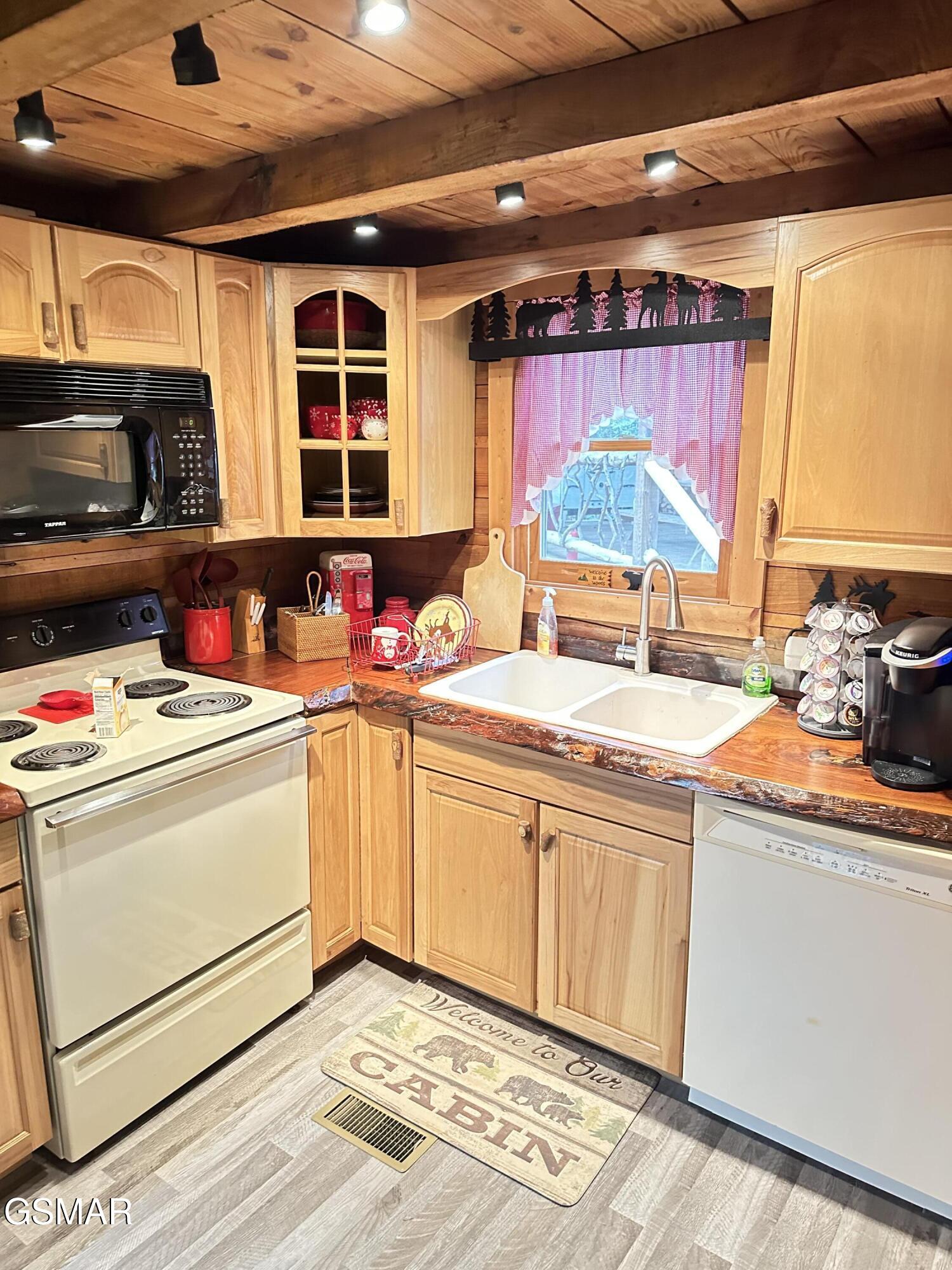 150 Cricket Hollow Way Cosby TN 37722