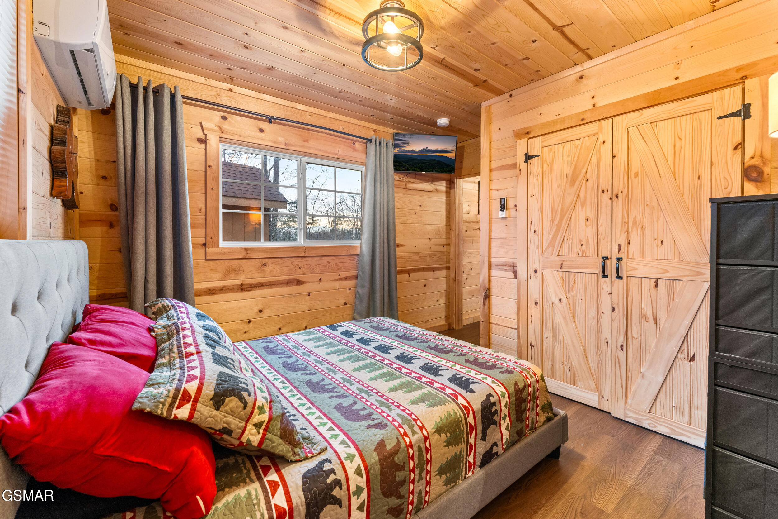 1634 S Mountain View Road Sevierville TN 37876