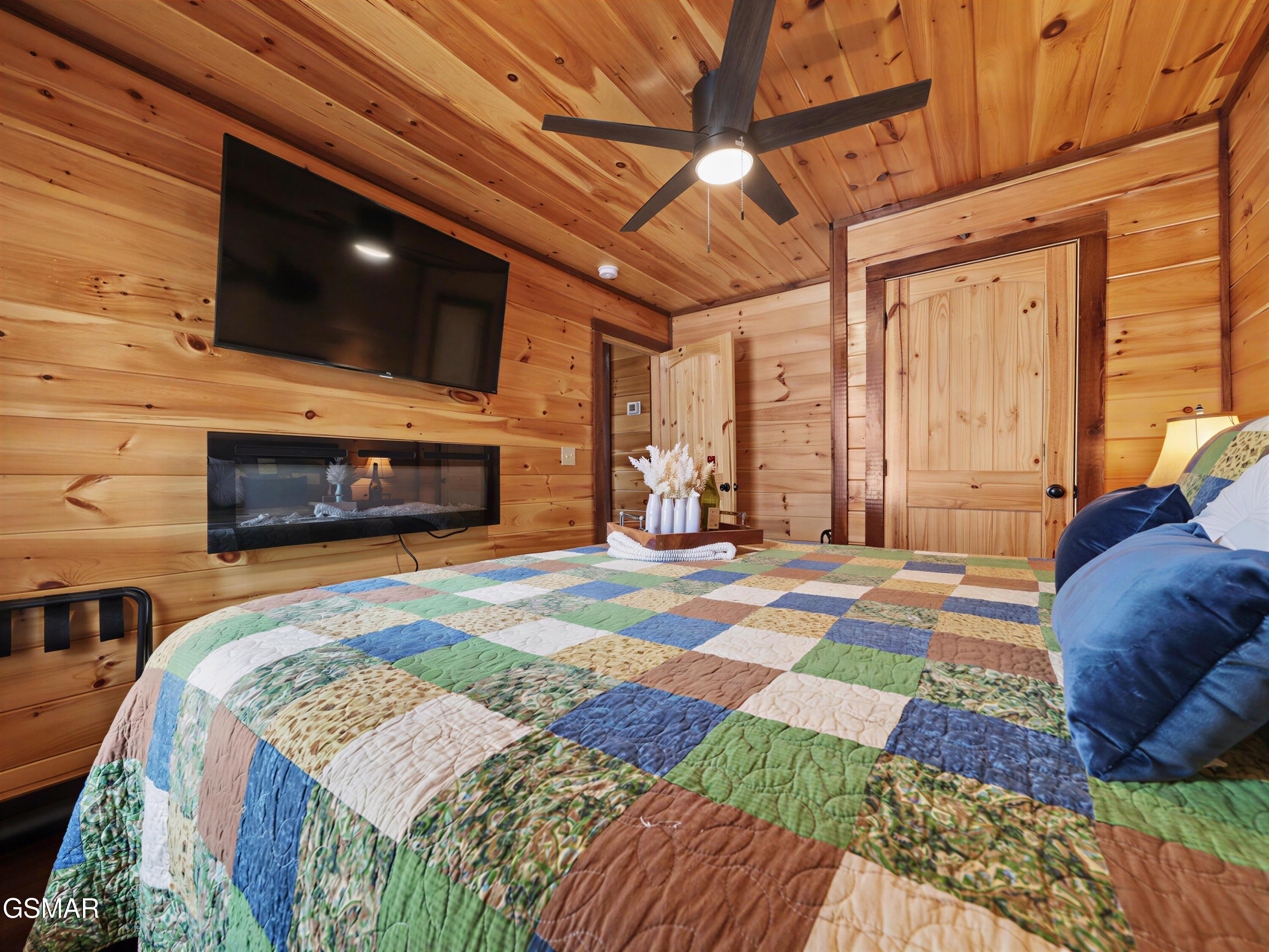 223 Chimney Tops Way Gatlinburg TN 37738