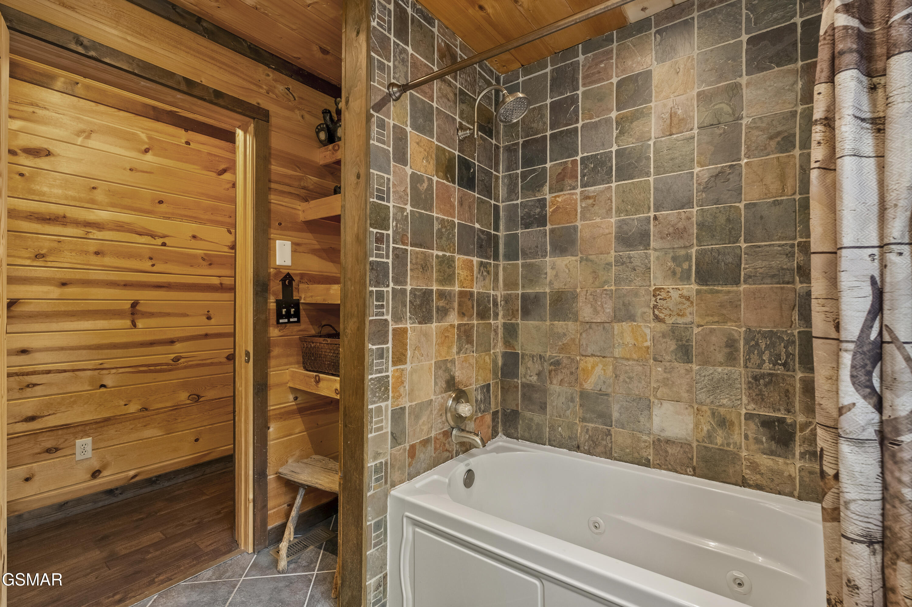 1625 Bear Claw Way Sevierville TN 37862