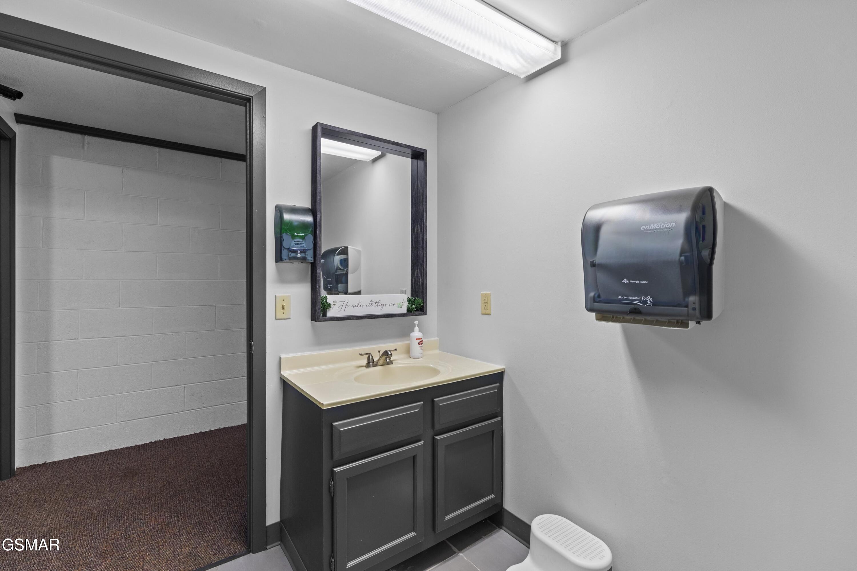 1015 N Union Grove Road Friendsville TN 37737