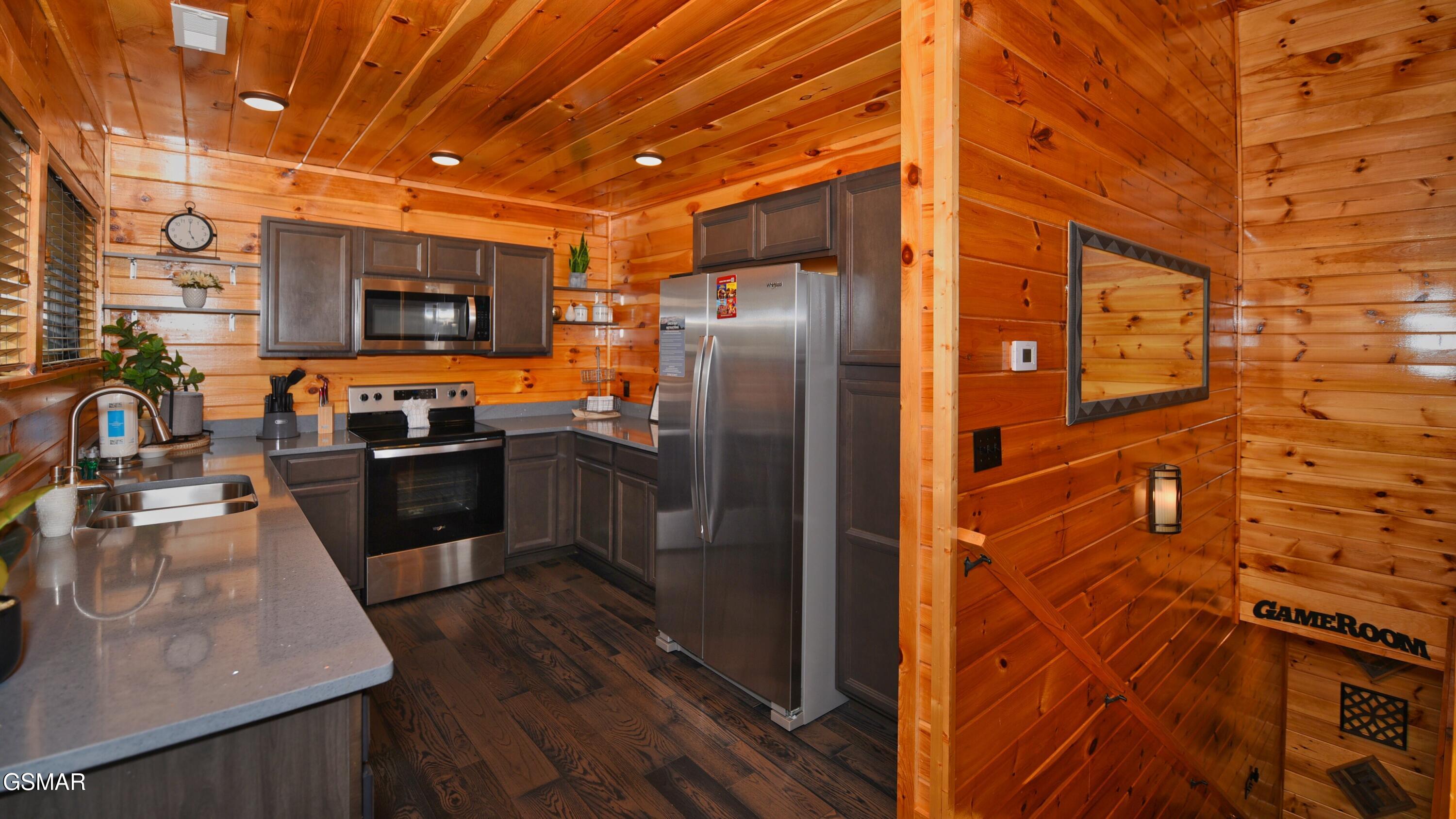 1616 Misty Hollow Way Gatlinburg TN 37738