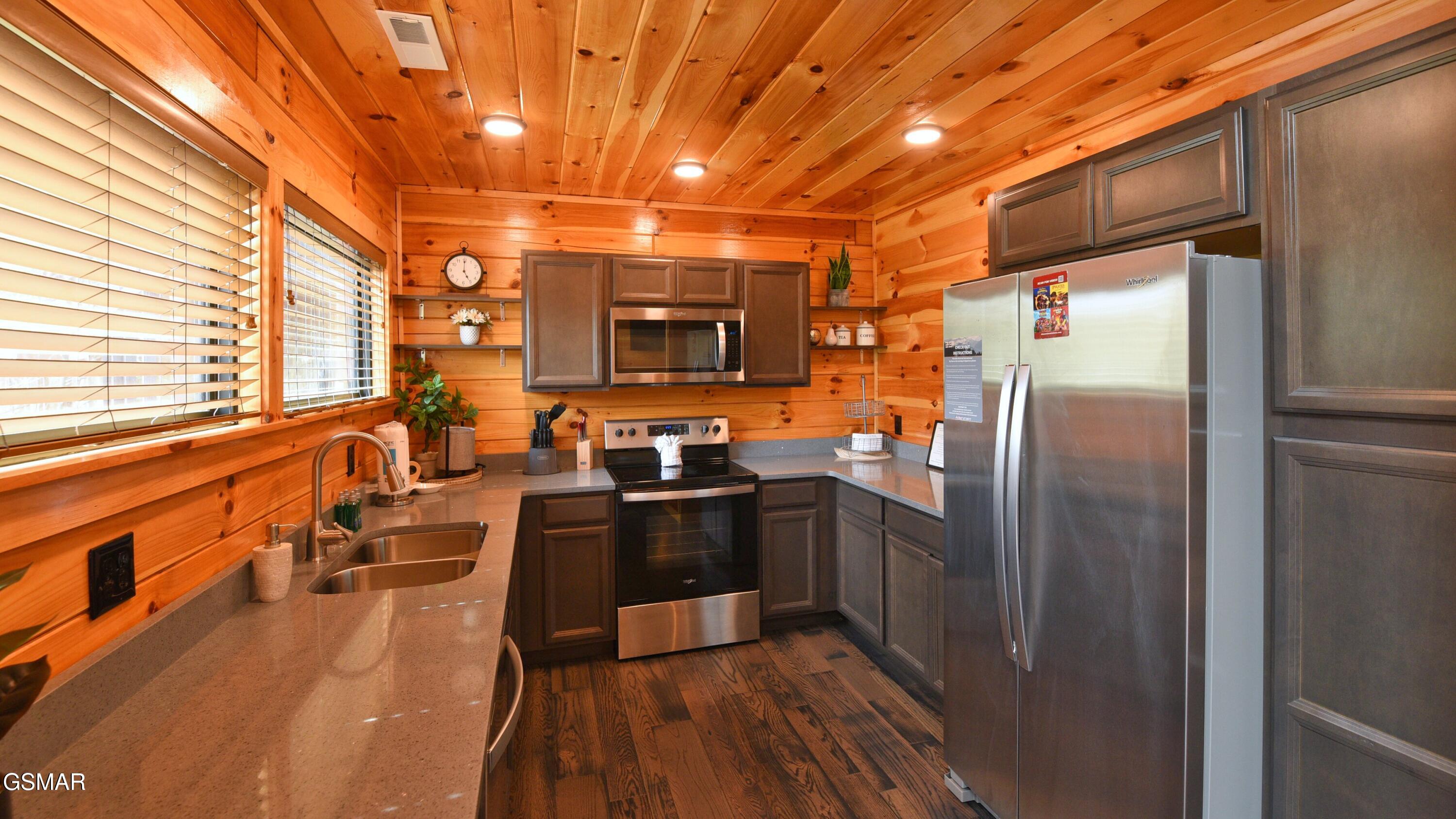 1616 Misty Hollow Way Gatlinburg TN 37738