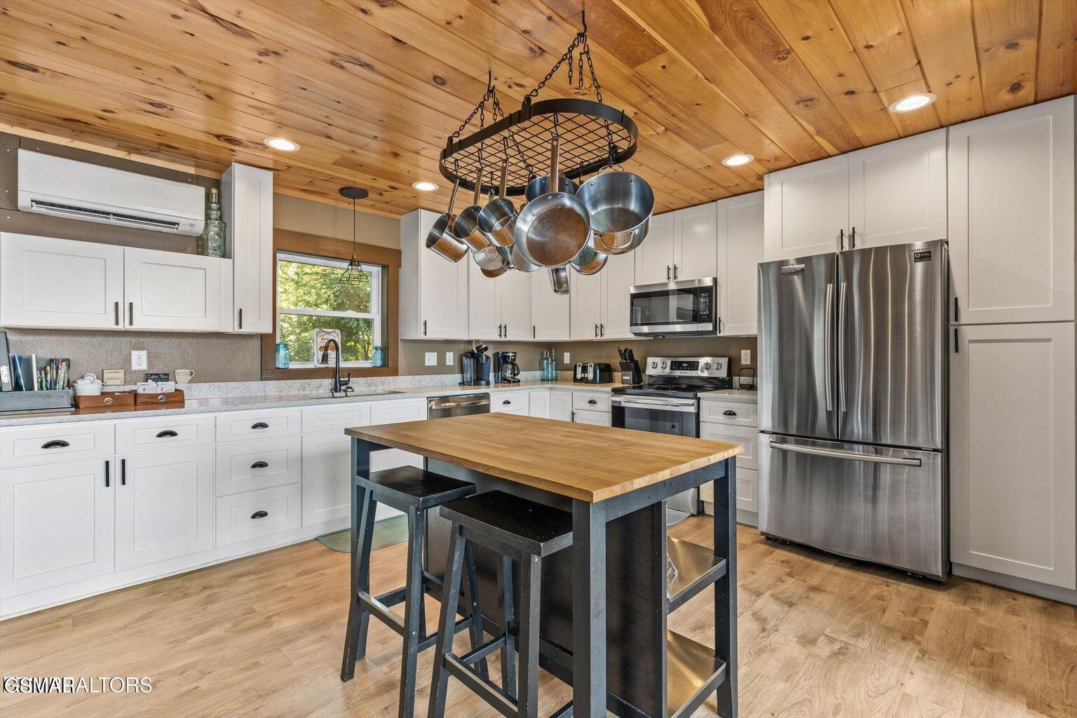 622 Wiley Oakley Drive Gatlinburg TN 37738