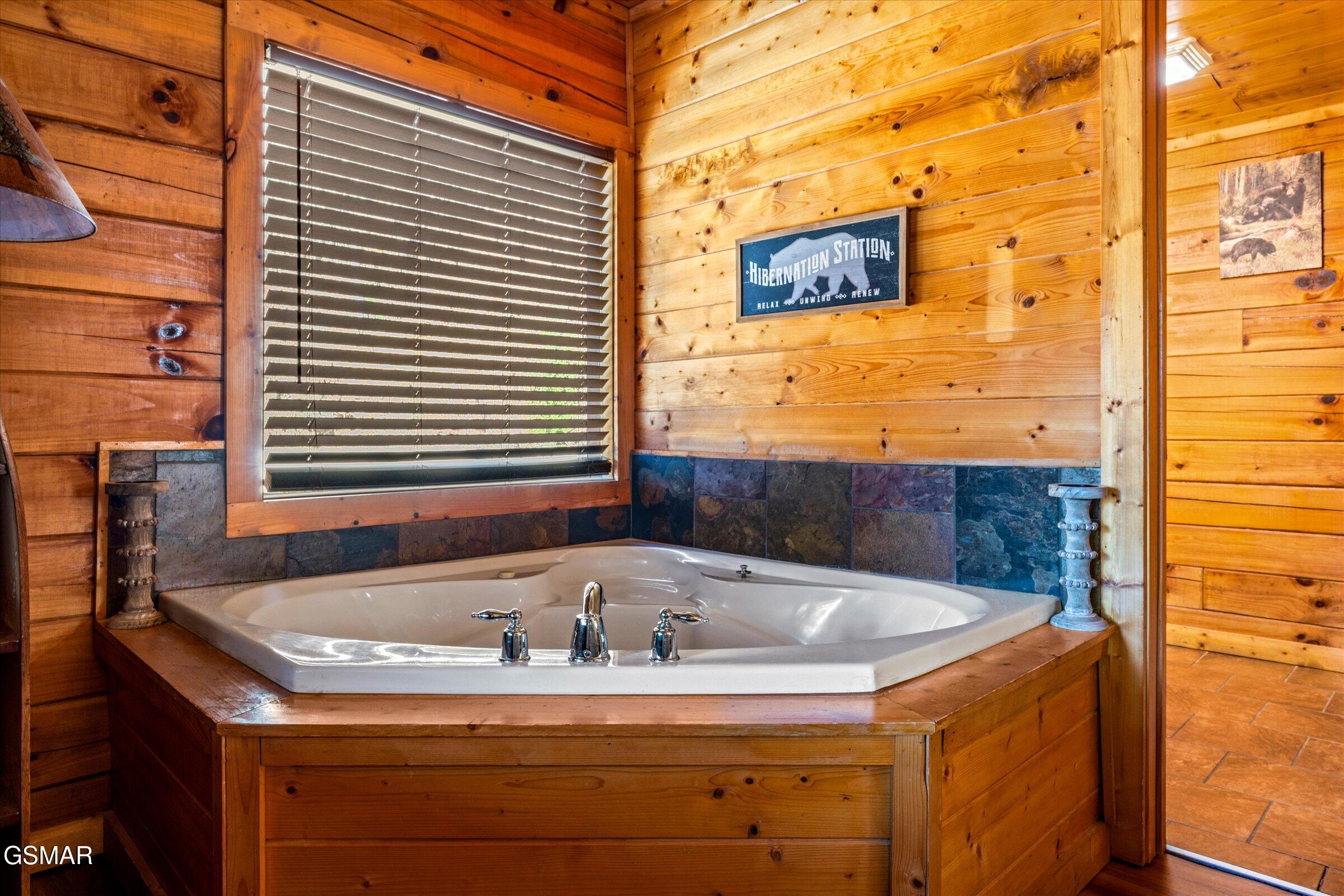 633 Chickasaw Gap Way Pigeon Forge TN 37863