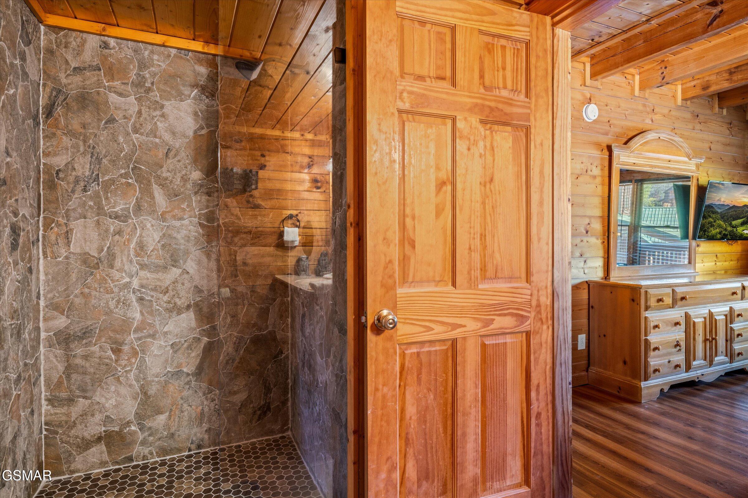 633 Chickasaw Gap Way Pigeon Forge TN 37863