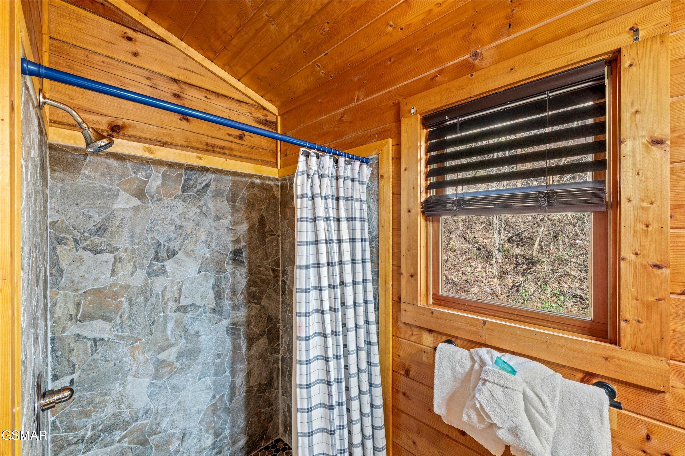 633 Chickasaw Gap Way Pigeon Forge TN 37863