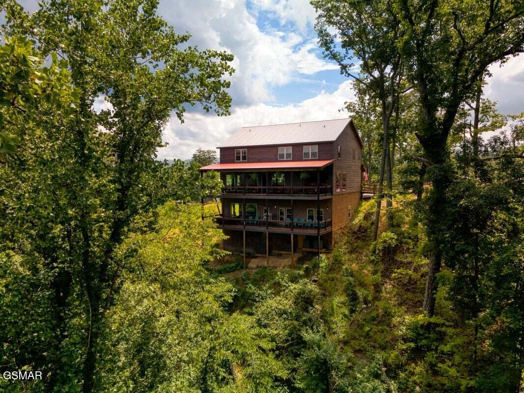 1153 Woodland Trek Lane Sevierville TN 37876