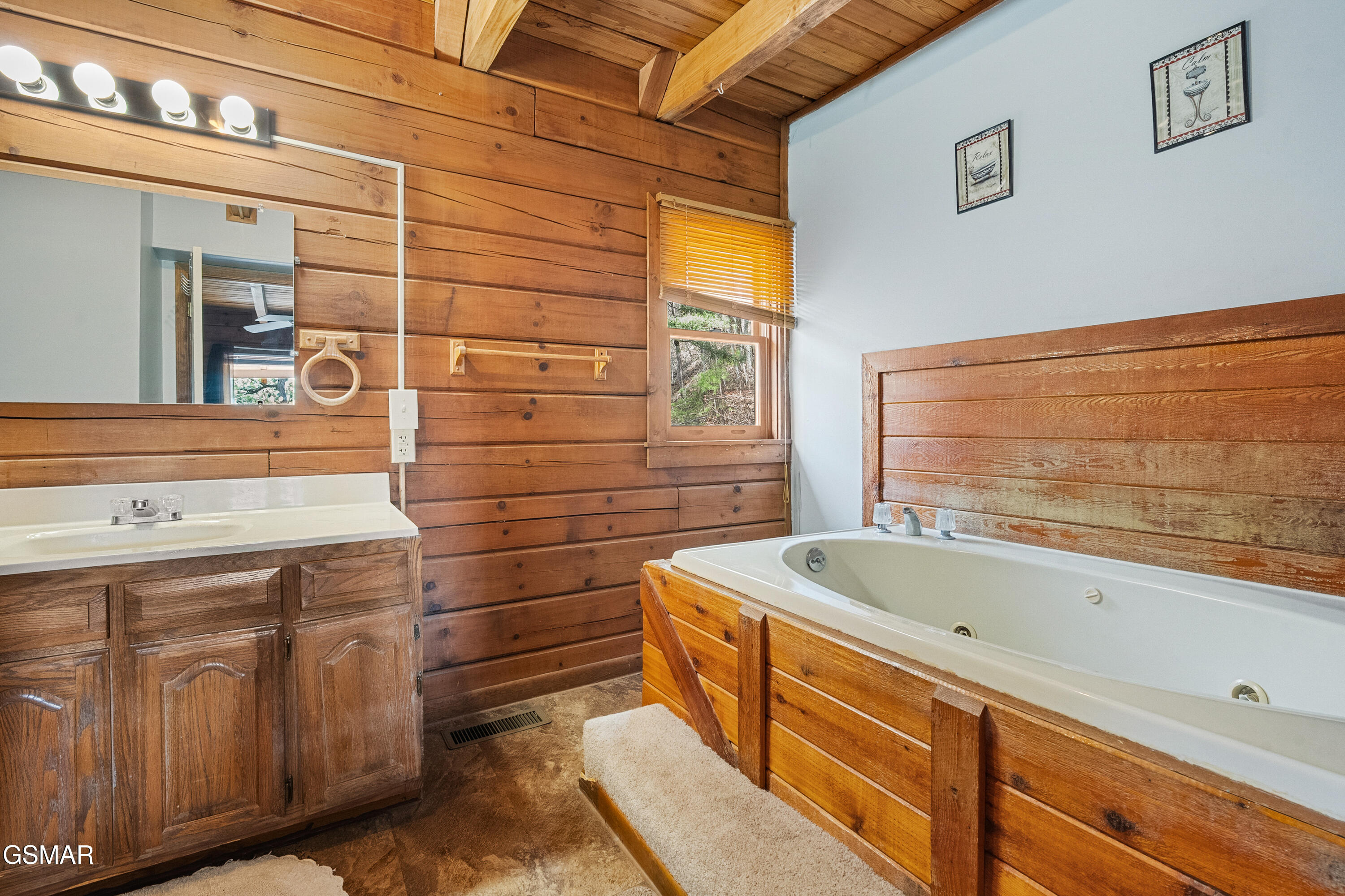 1122 Eagle Pointe Way Pigeon Forge TN 37863