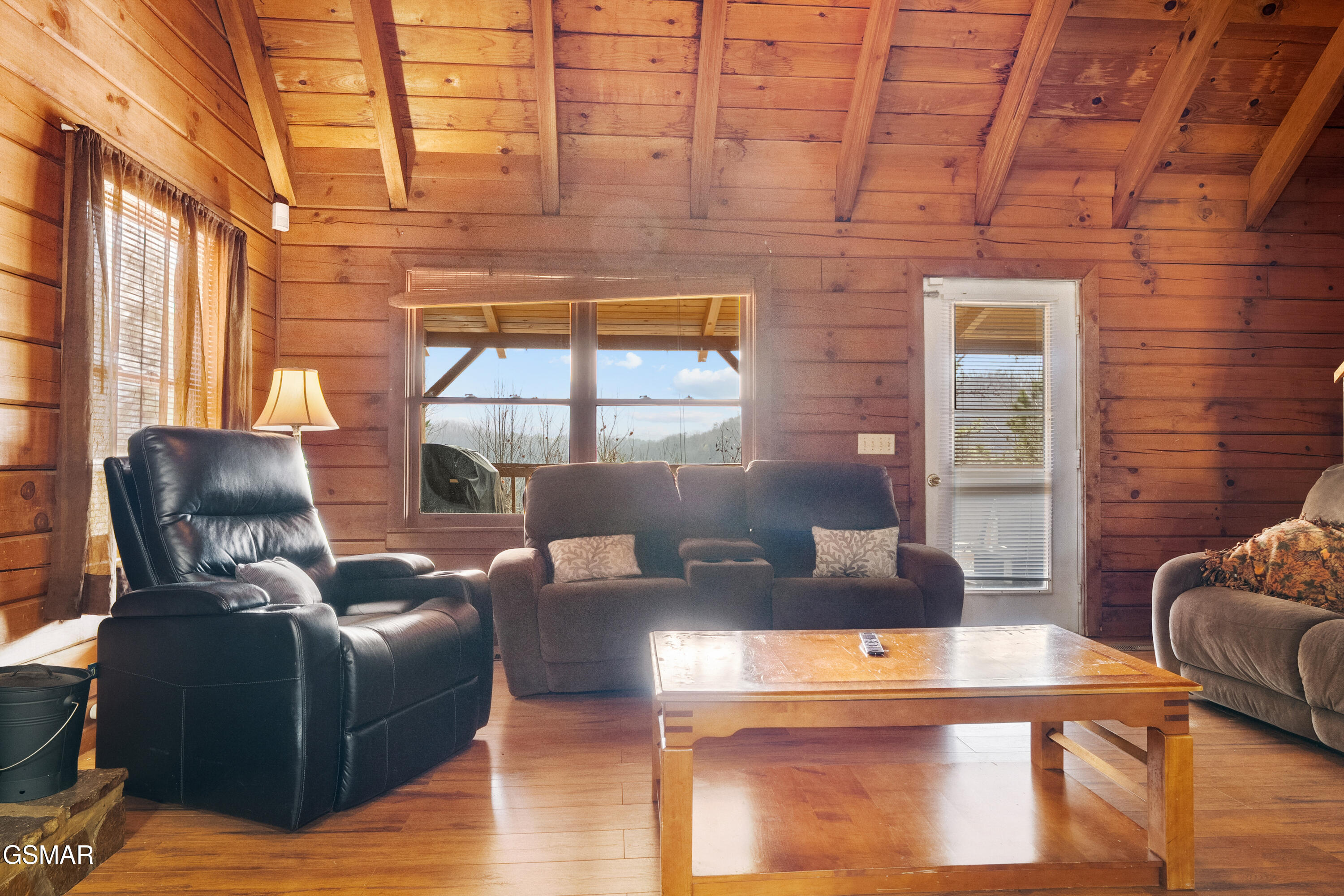 1122 Eagle Pointe Way Pigeon Forge TN 37863