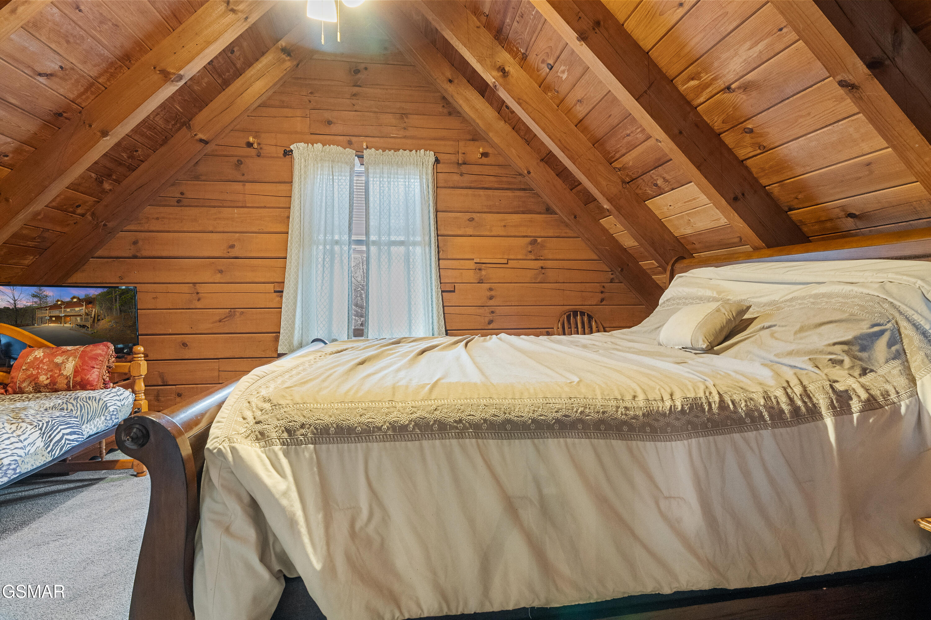 1122 Eagle Pointe Way Pigeon Forge TN 37863