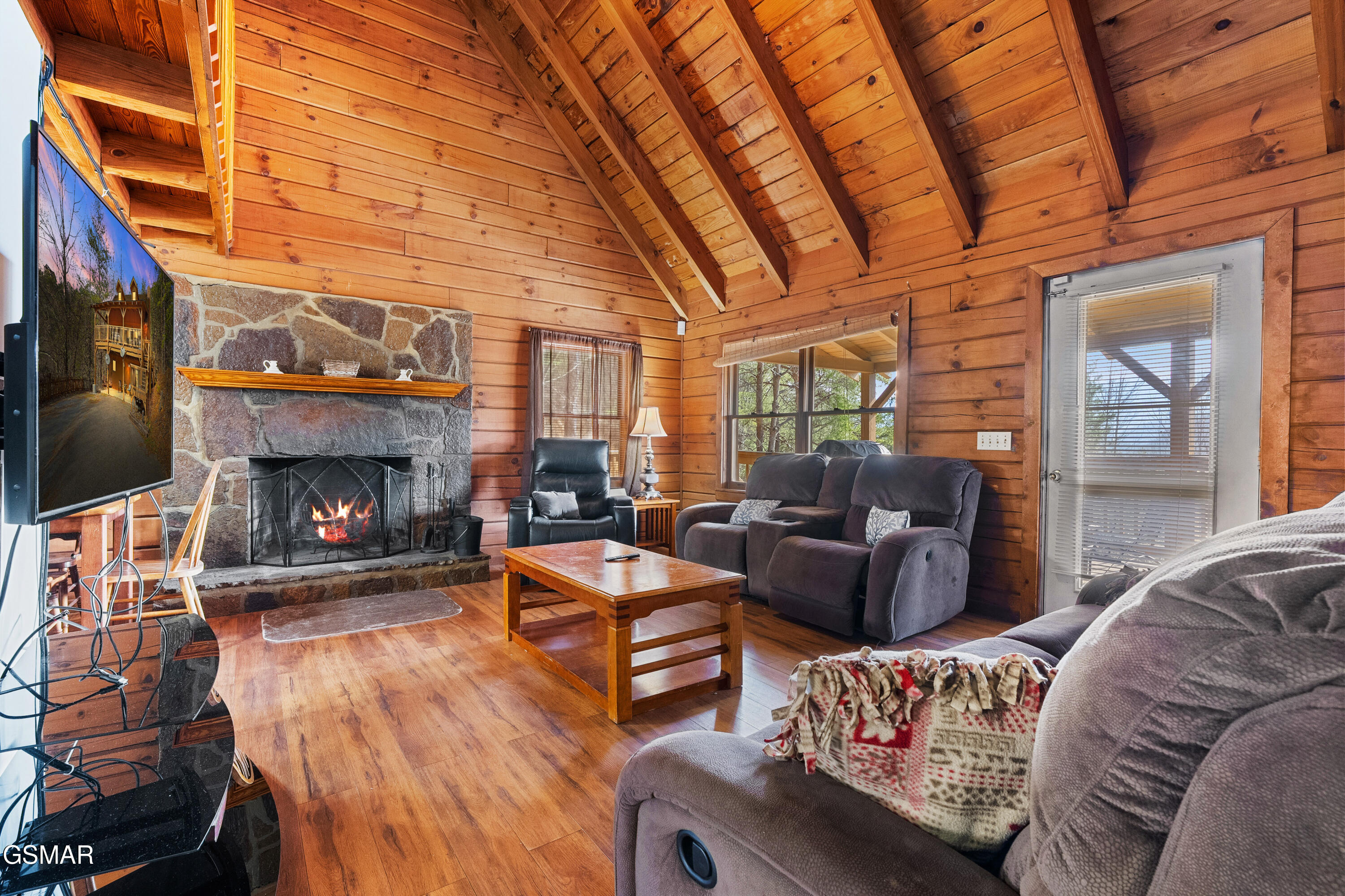 1122 Eagle Pointe Way Pigeon Forge TN 37863