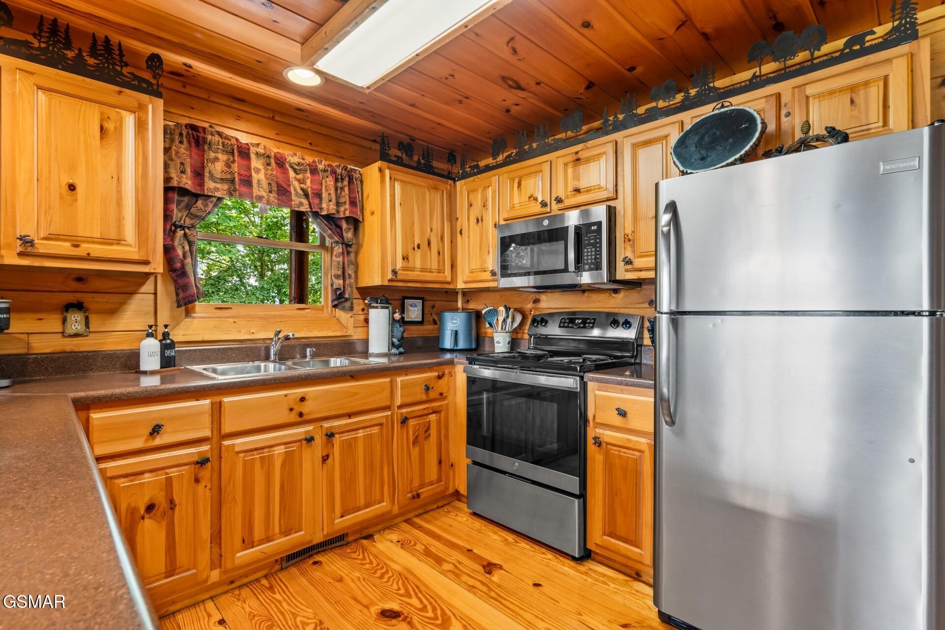 4648 Nottingham Heights Way Pigeon Forge TN 37863