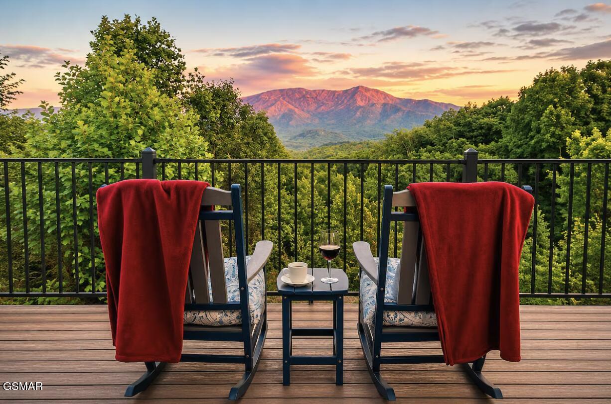 917 Wood Smoke Way Gatlinburg TN 37738