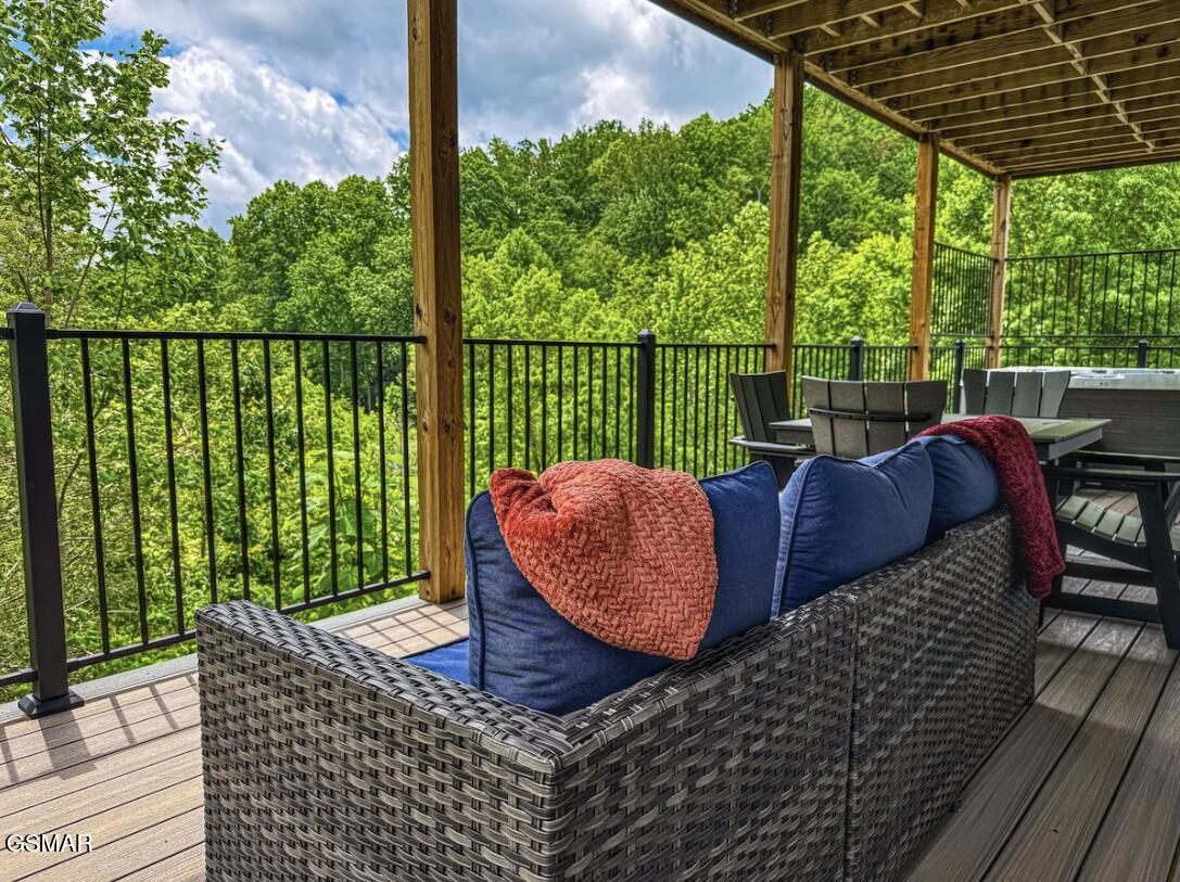 917 Wood Smoke Way Gatlinburg TN 37738
