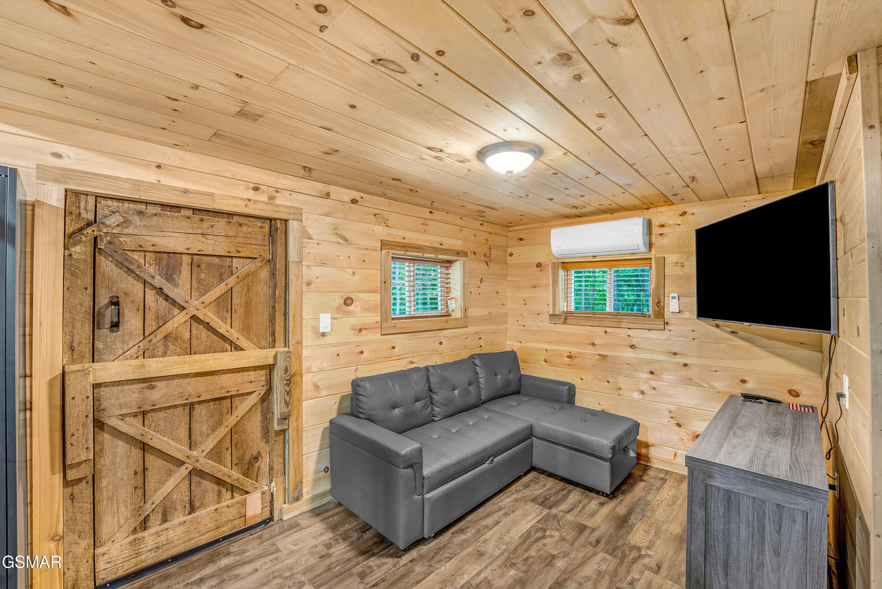 1222 S Highway 32 Cosby TN 37722