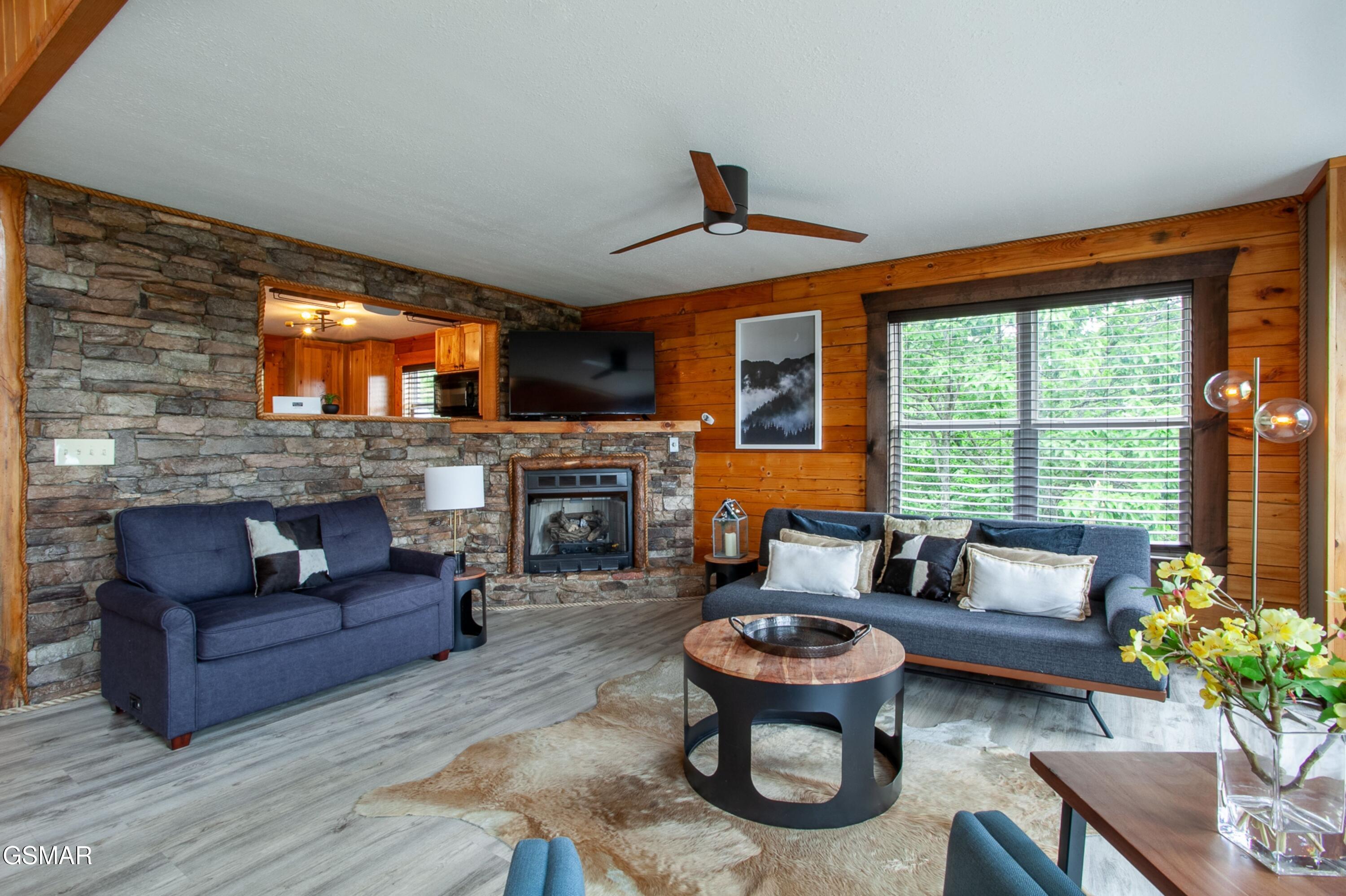 920 Falcon View Way Sevierville TN 37862