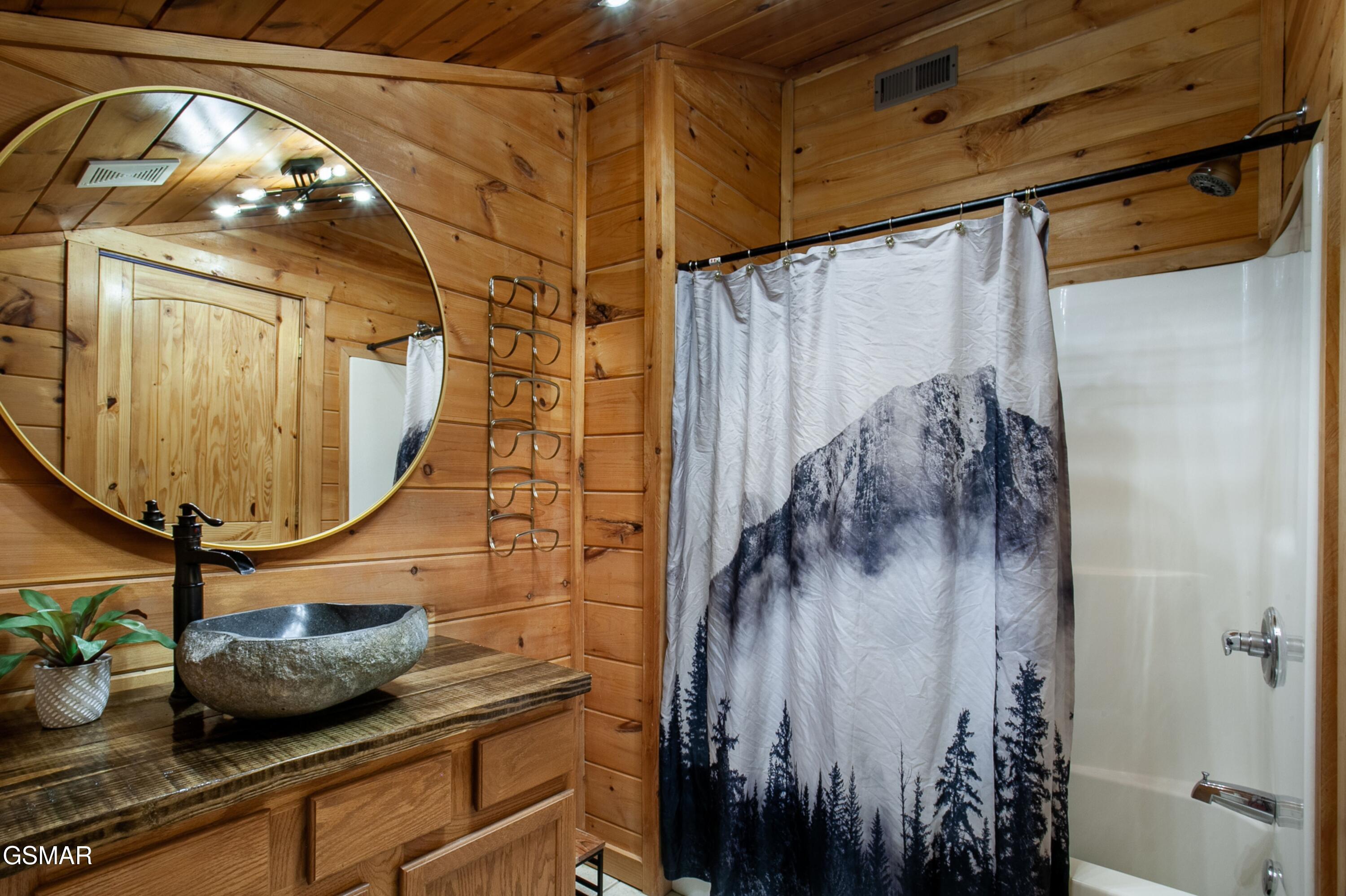 920 Falcon View Way Sevierville TN 37862