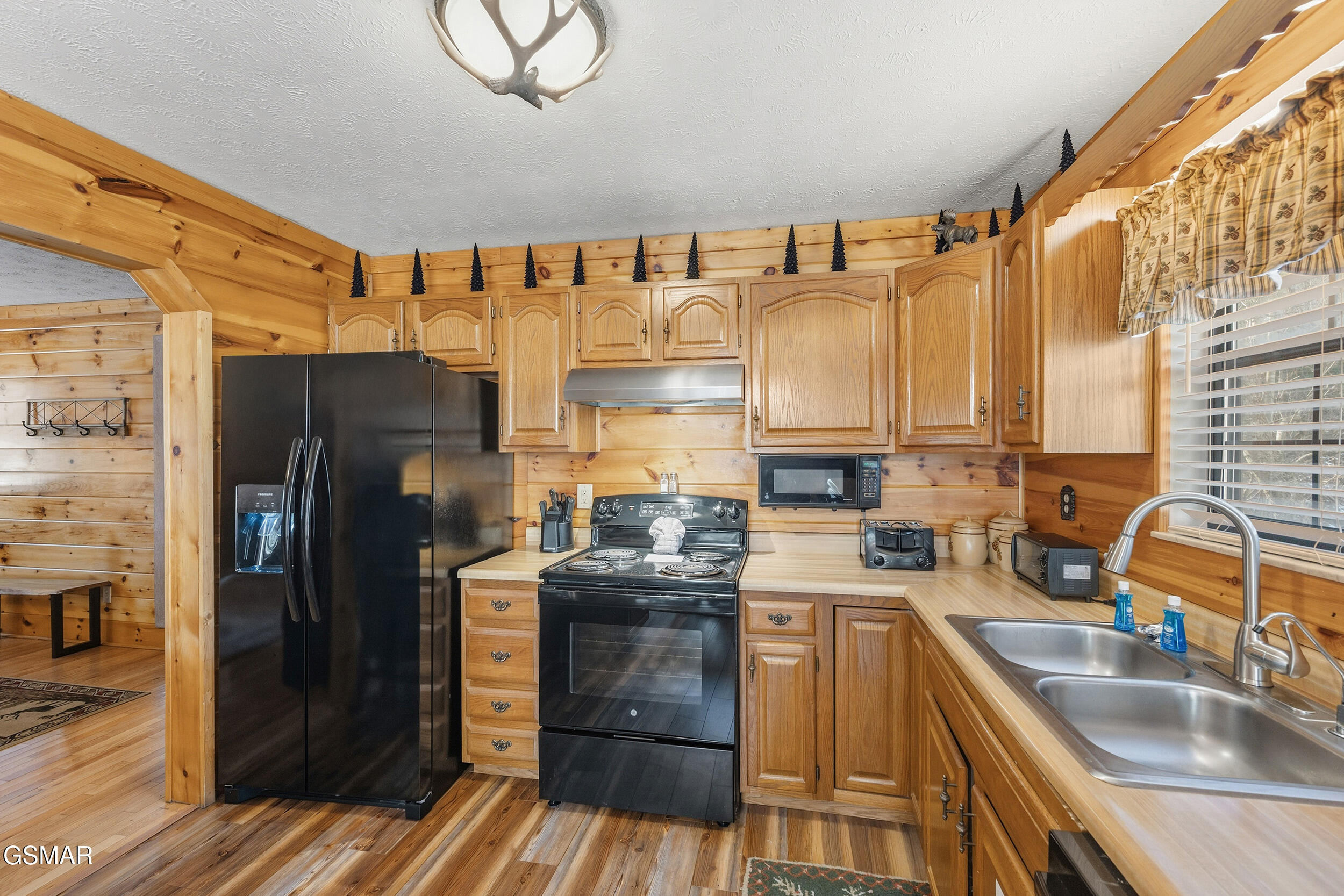 1944 Anderson Way Sevierville TN 37876