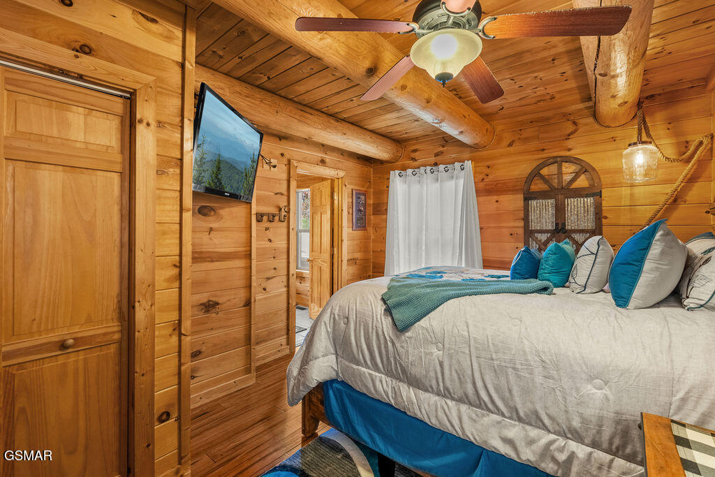 1347 Zachary Thomas Lane Sevierville TN 37876