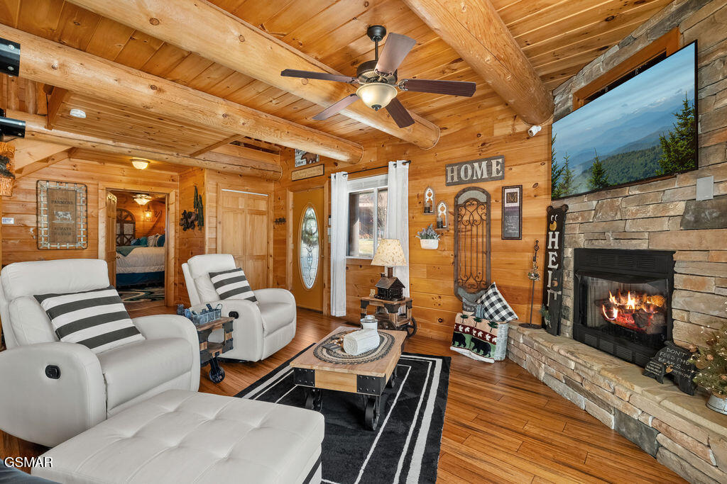 1347 Zachary Thomas Lane Sevierville TN 37876