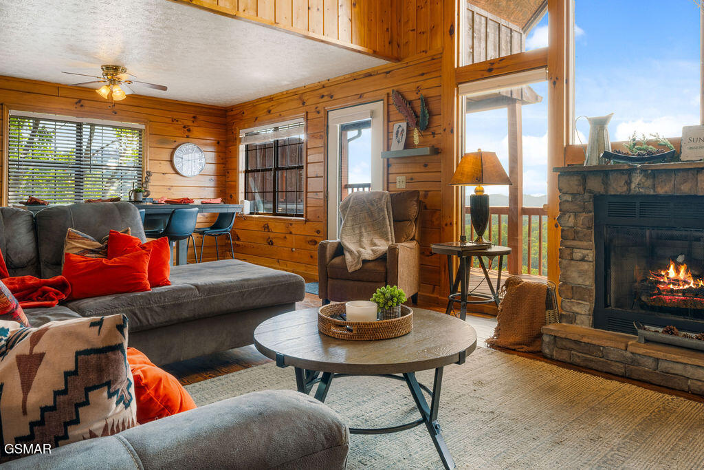 1582 Bears Den Way Sevierville TN 37862