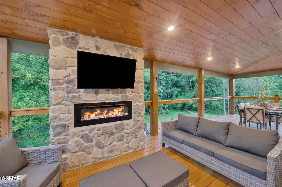 3219 Old Mountain Road Sevierville TN 37876