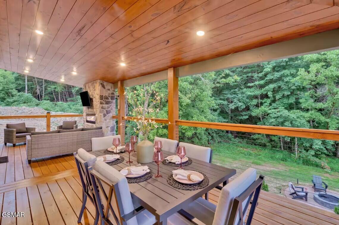 3219 Old Mountain Road Sevierville TN 37876