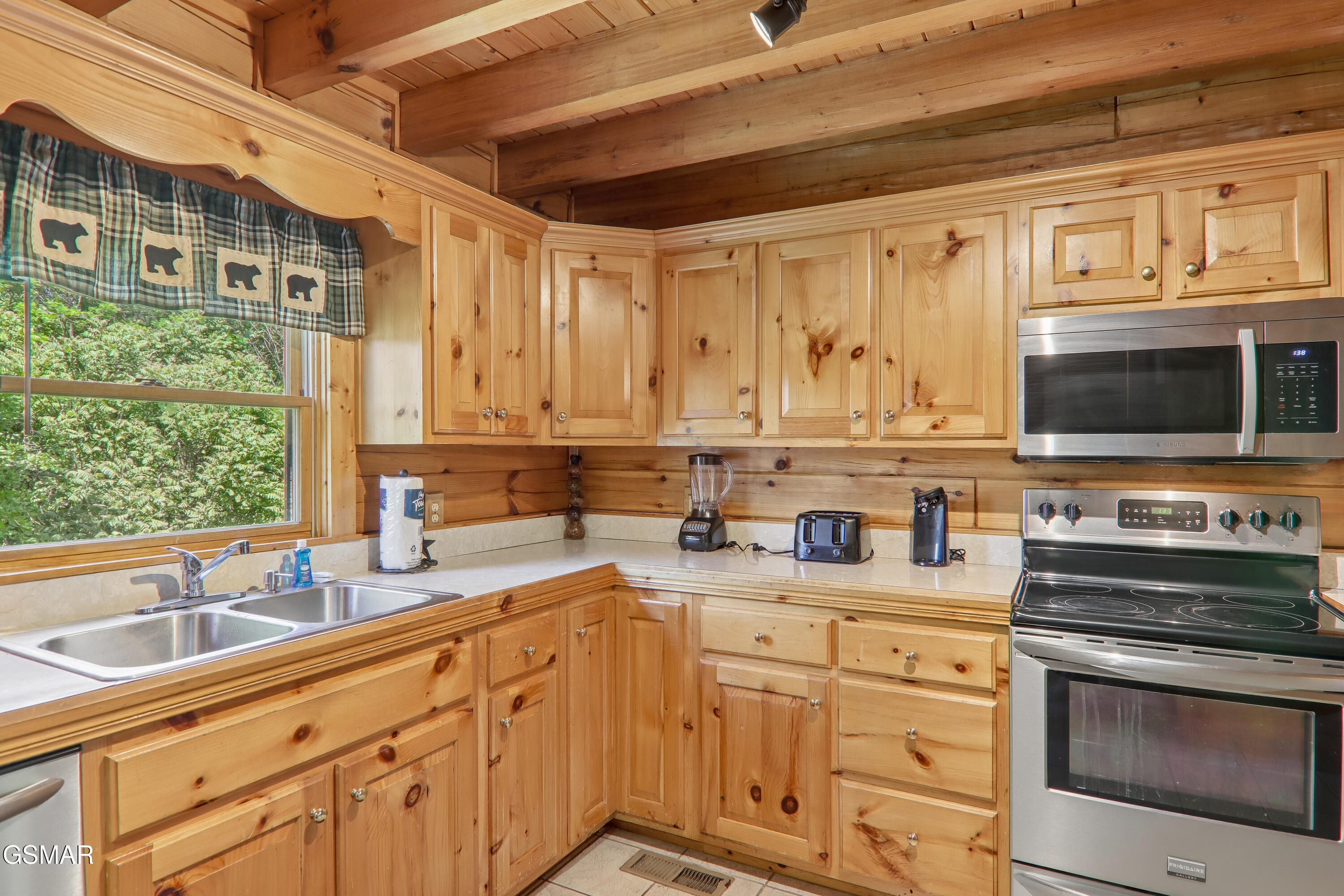 2043 Oakmont Drive Sevierville TN 37876