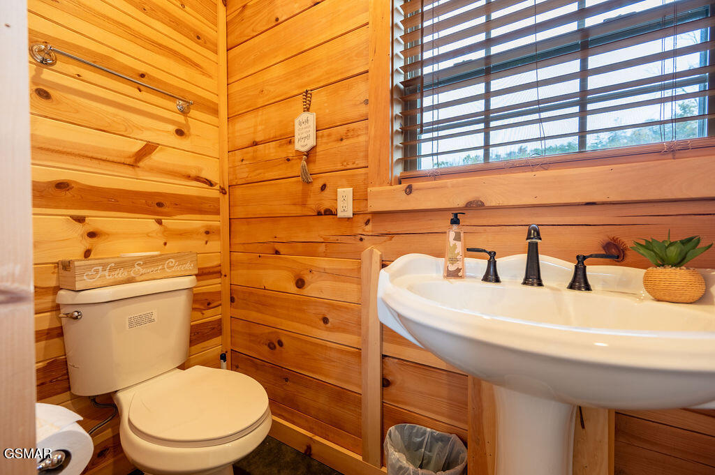 2594 Windfall Estates Drive Sevierville TN 37876