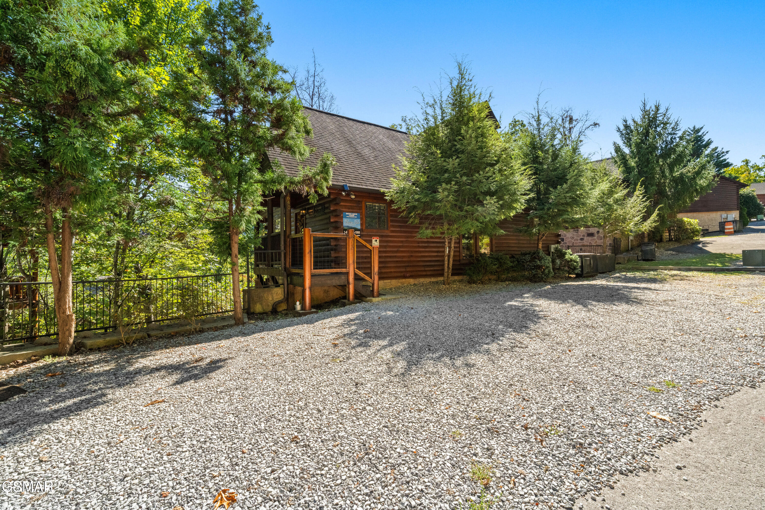 1642 Kissing Way Sevierville TN 37862