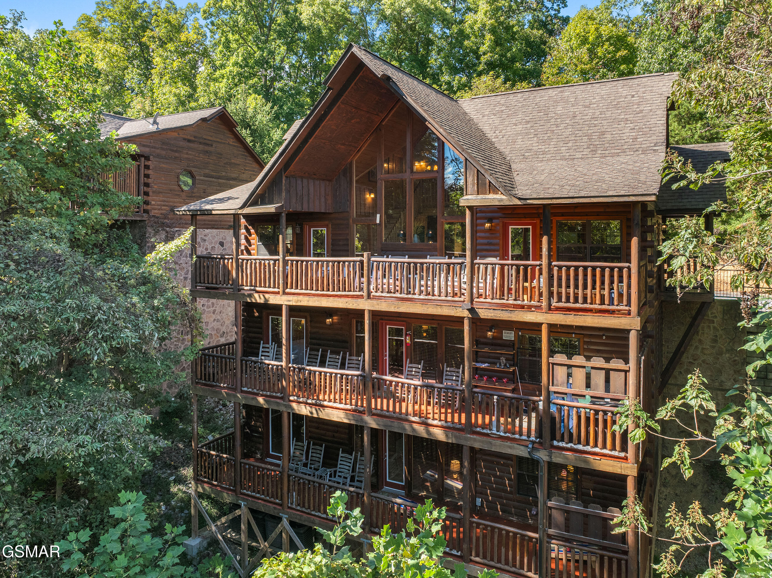 1642 Kissing Way Sevierville TN 37862