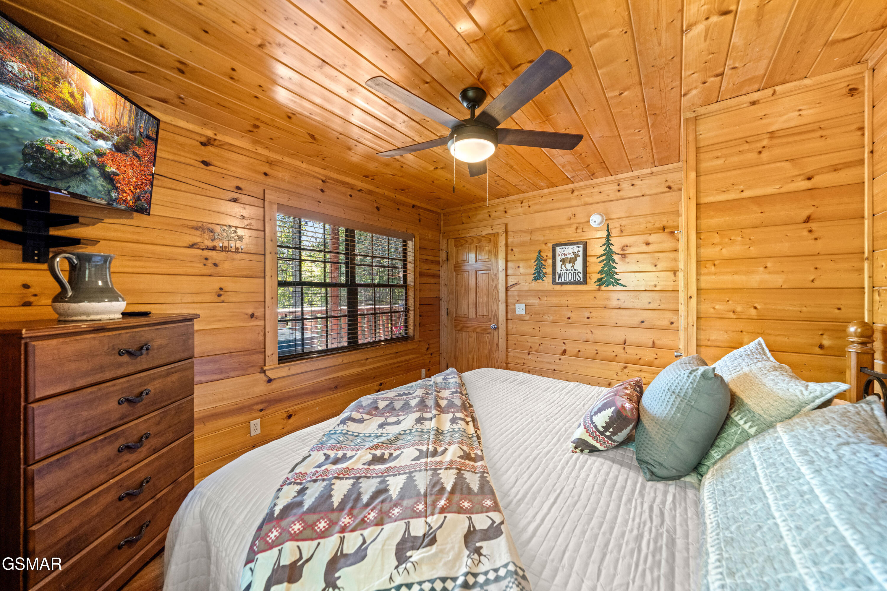 1642 Kissing Way Sevierville TN 37862