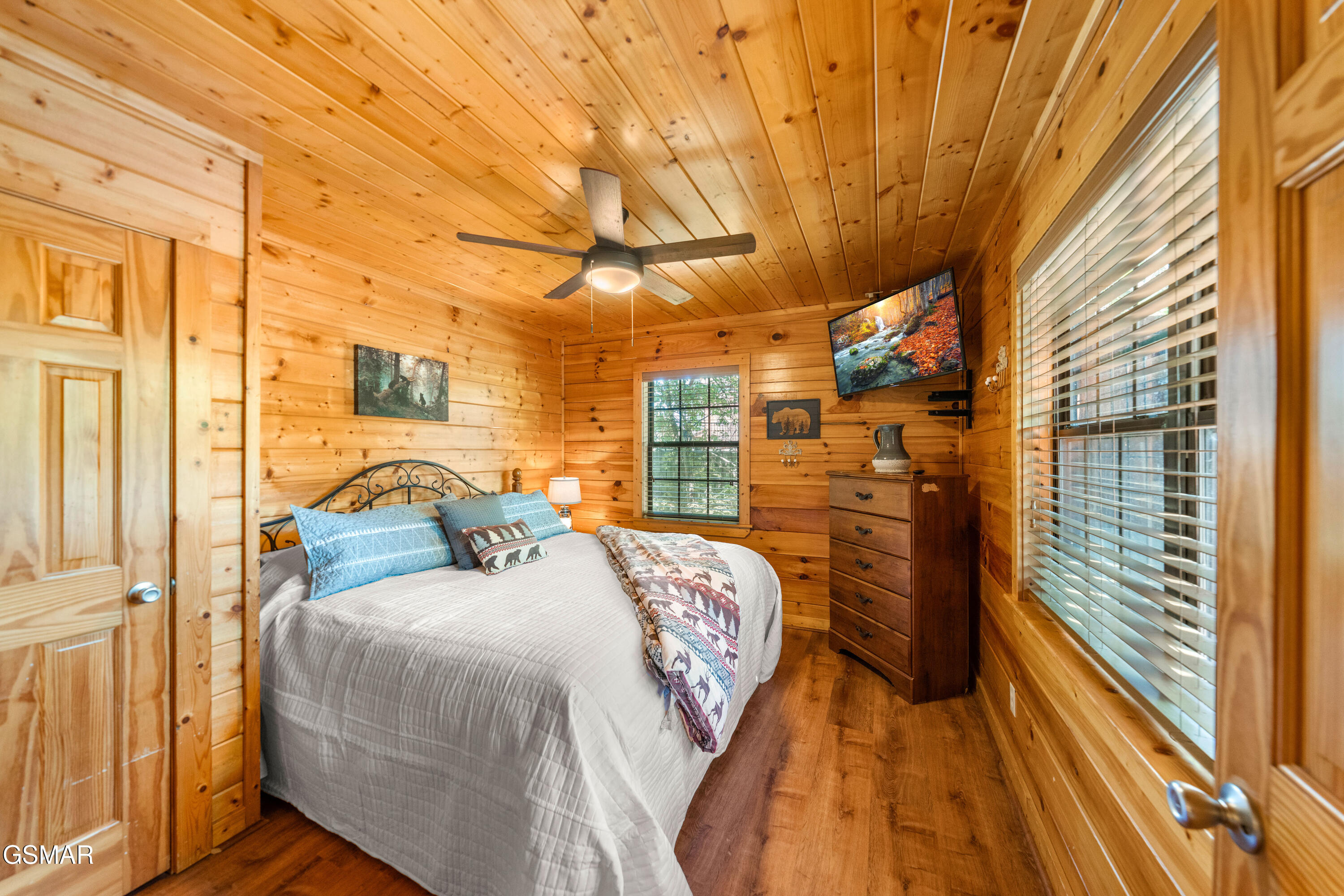 1642 Kissing Way Sevierville TN 37862