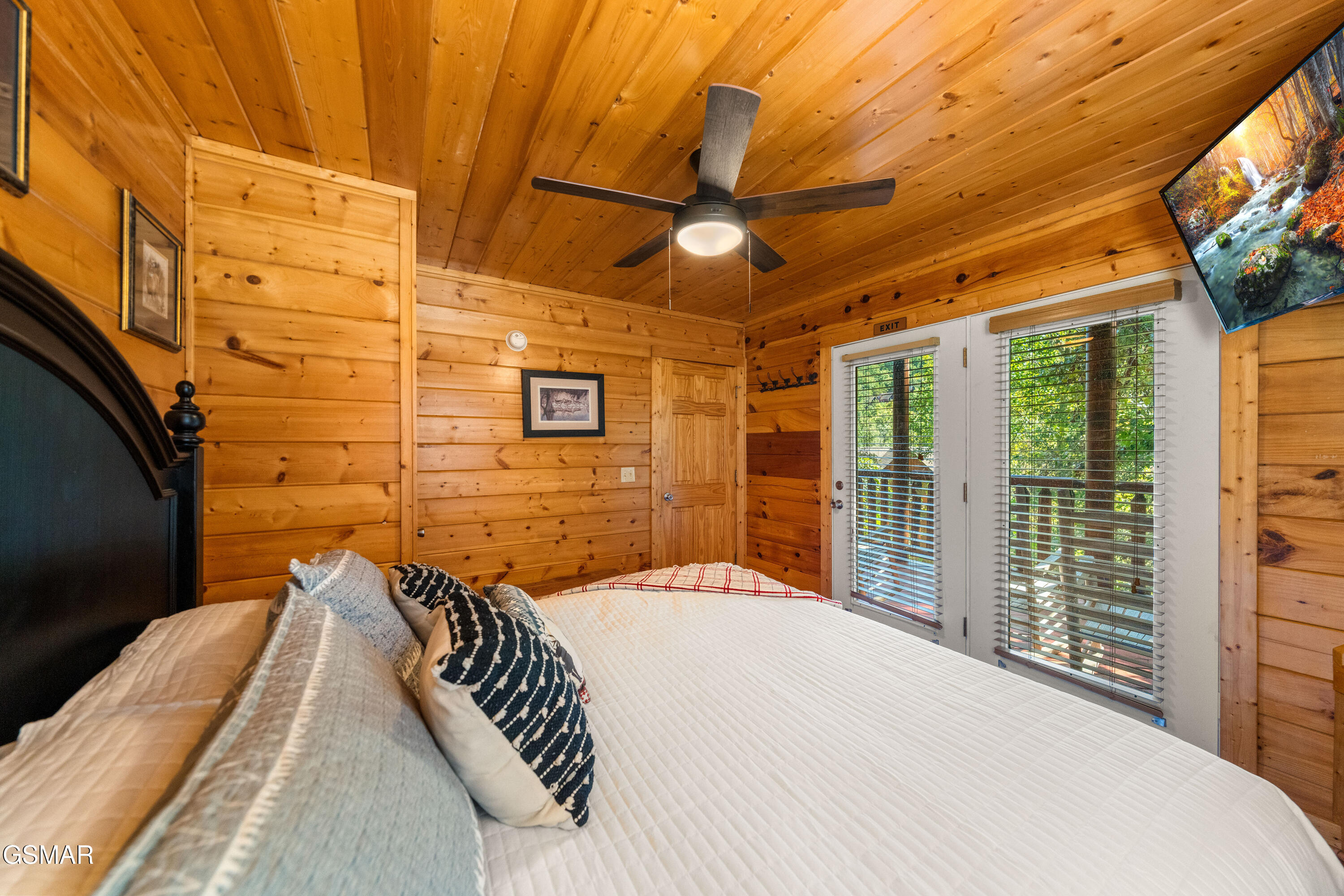 1642 Kissing Way Sevierville TN 37862