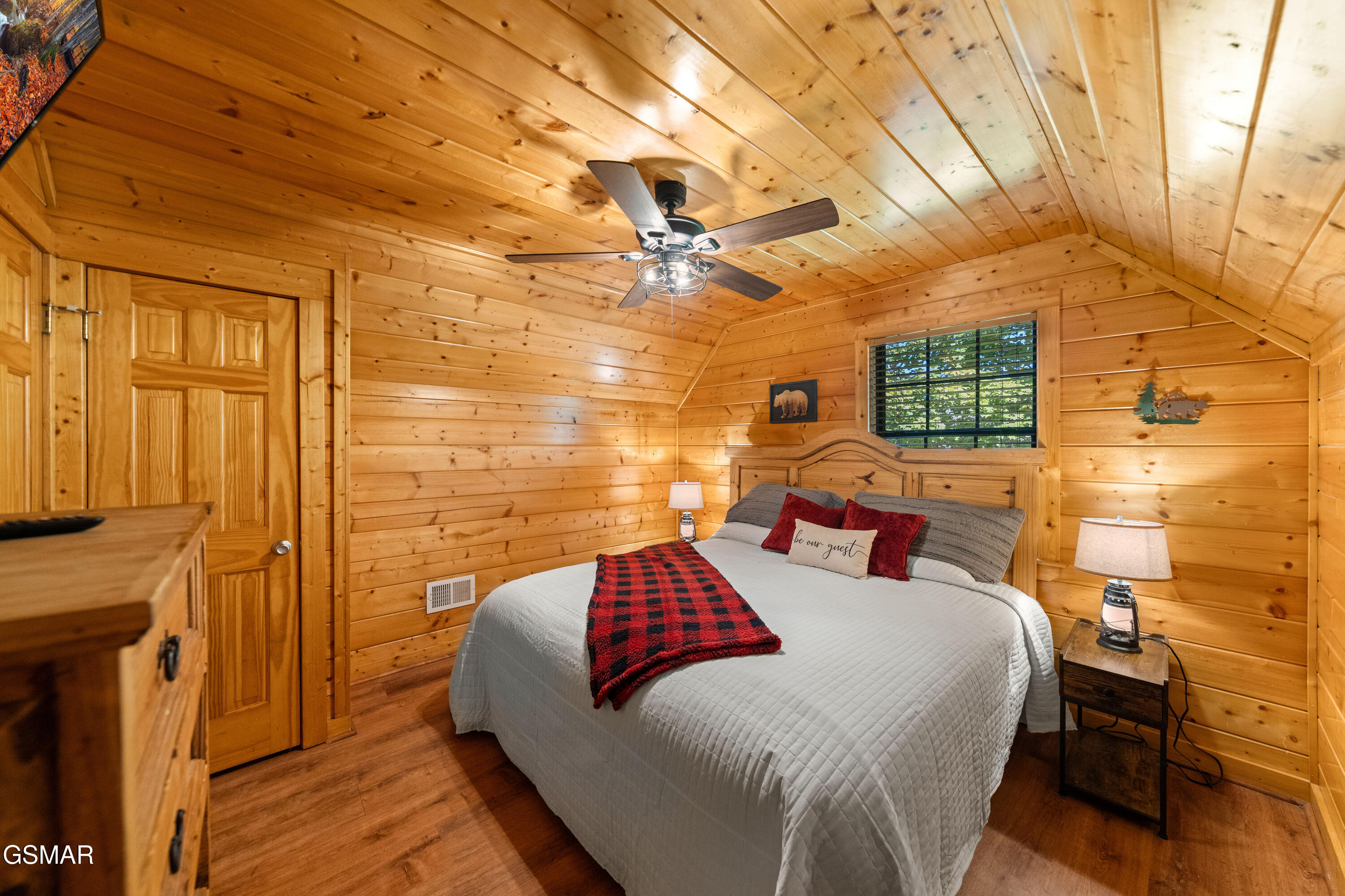 1642 Kissing Way Sevierville TN 37862