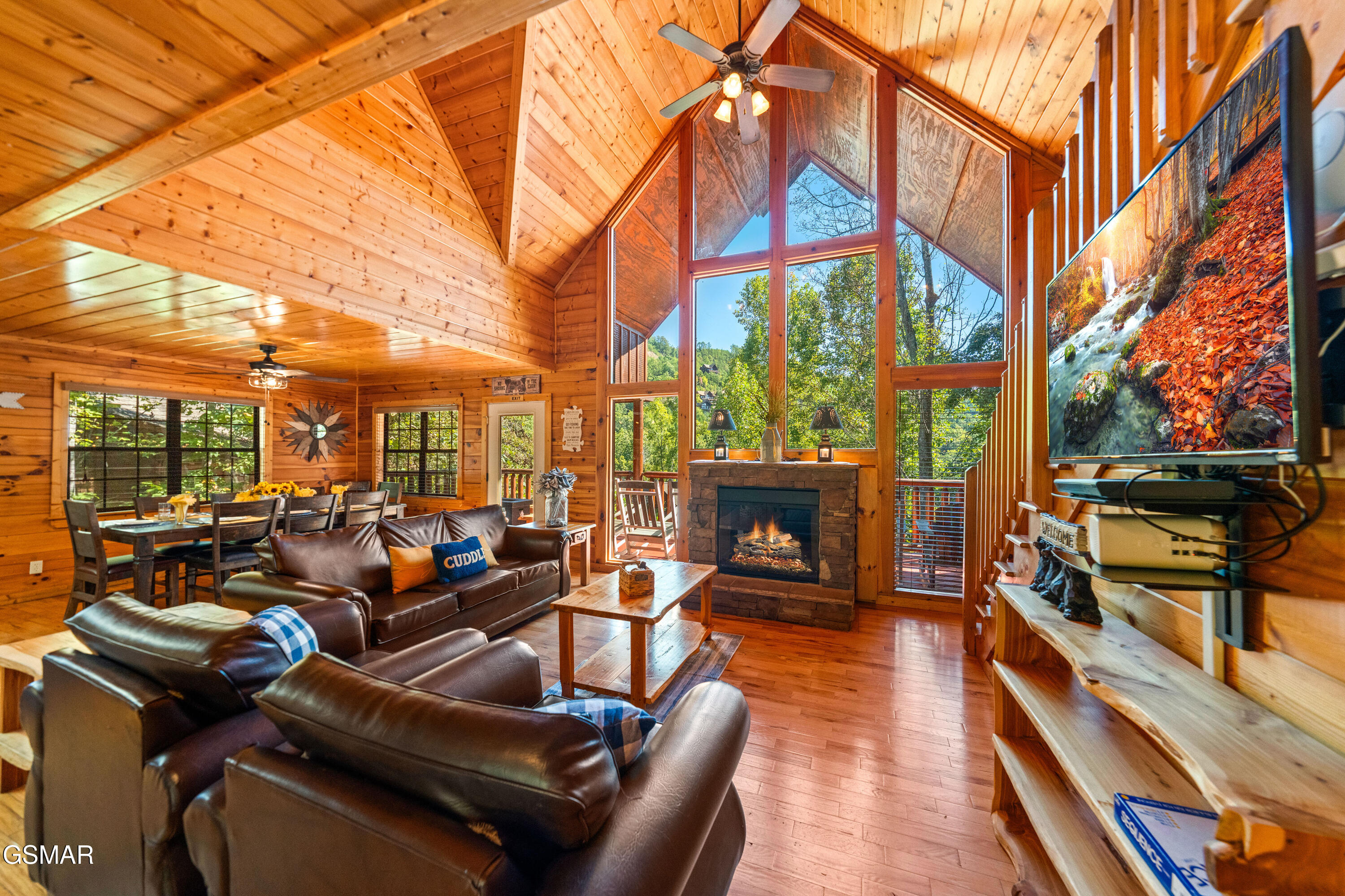 1642 Kissing Way Sevierville TN 37862