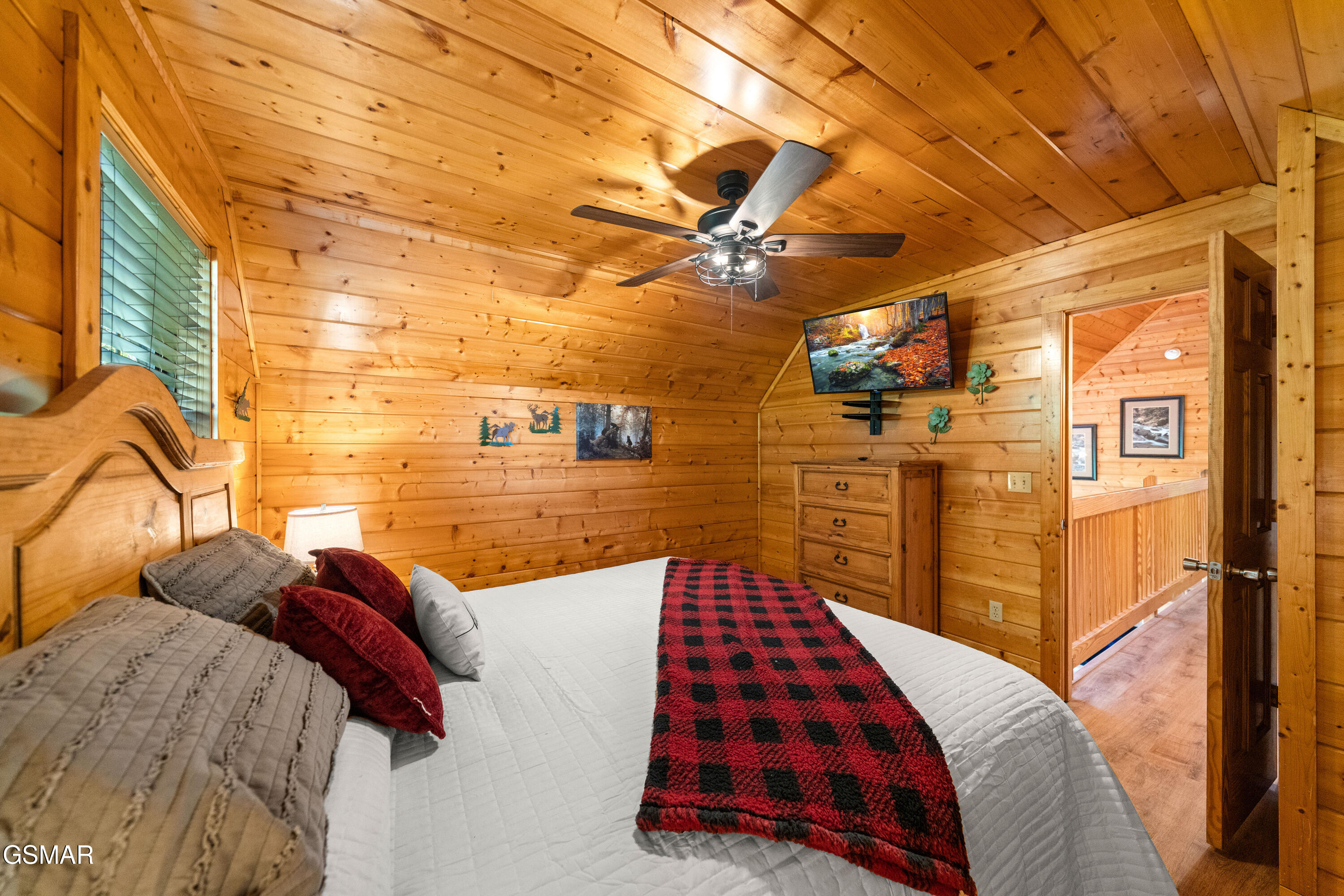 1642 Kissing Way Sevierville TN 37862