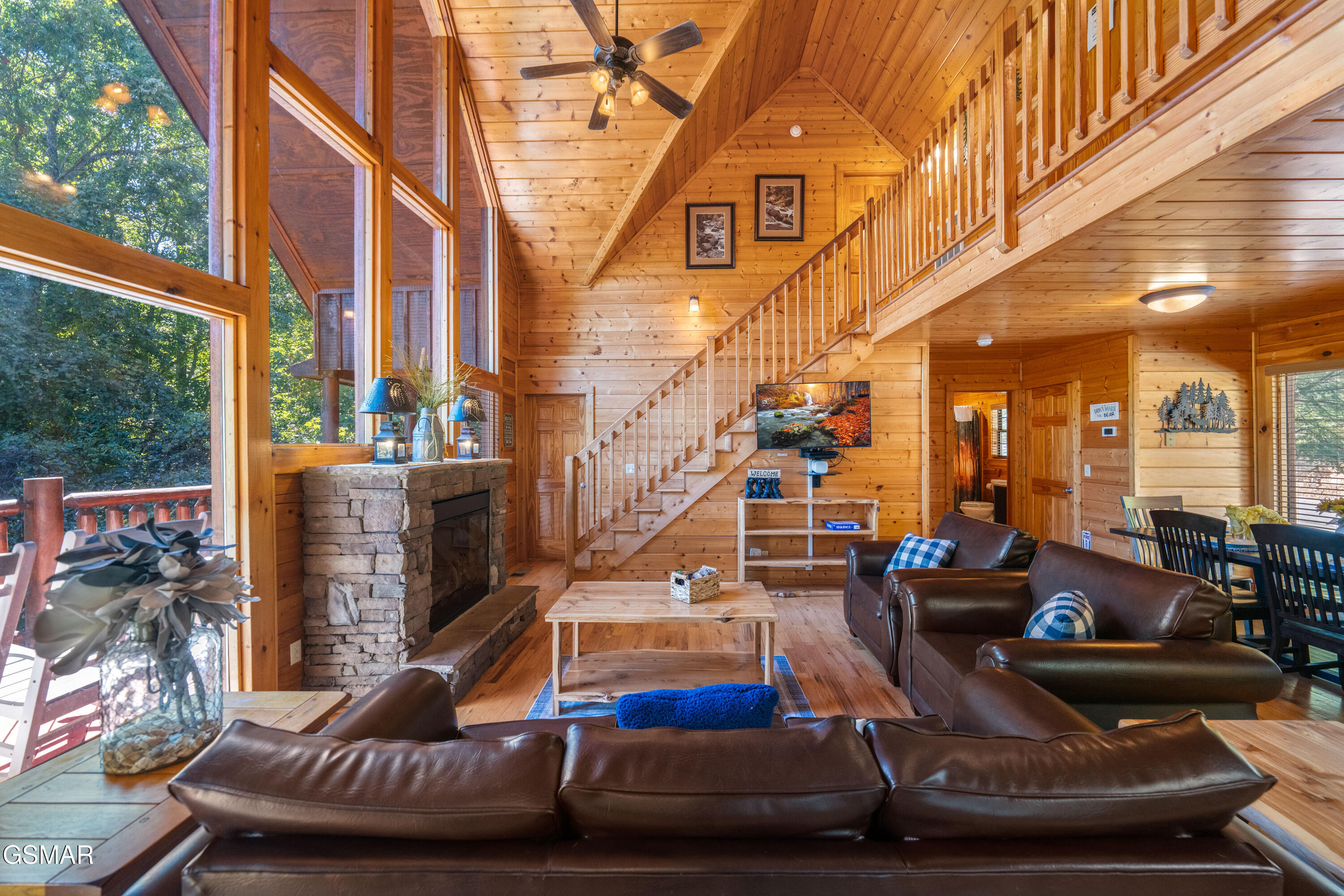 1642 Kissing Way Sevierville TN 37862