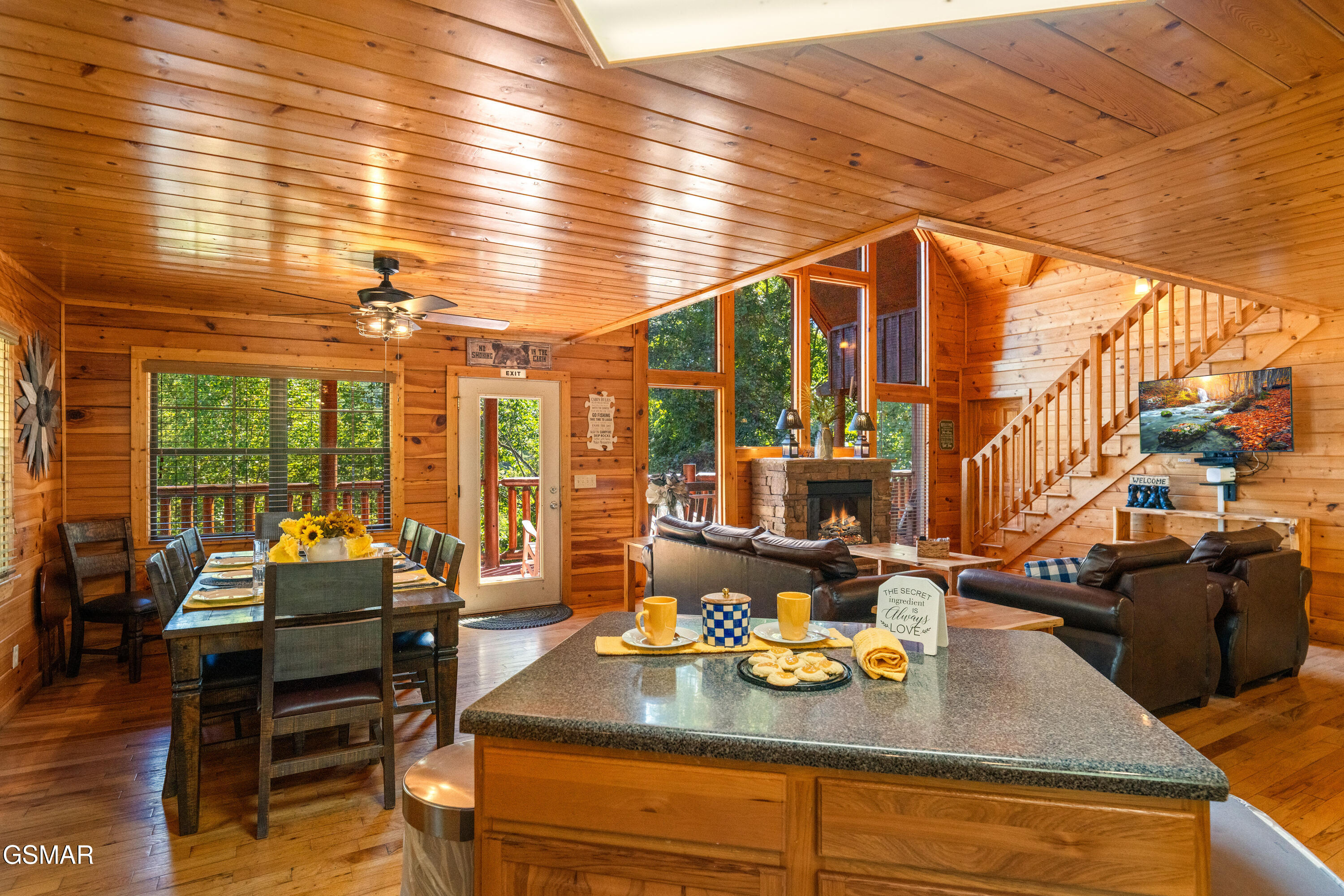 1642 Kissing Way Sevierville TN 37862