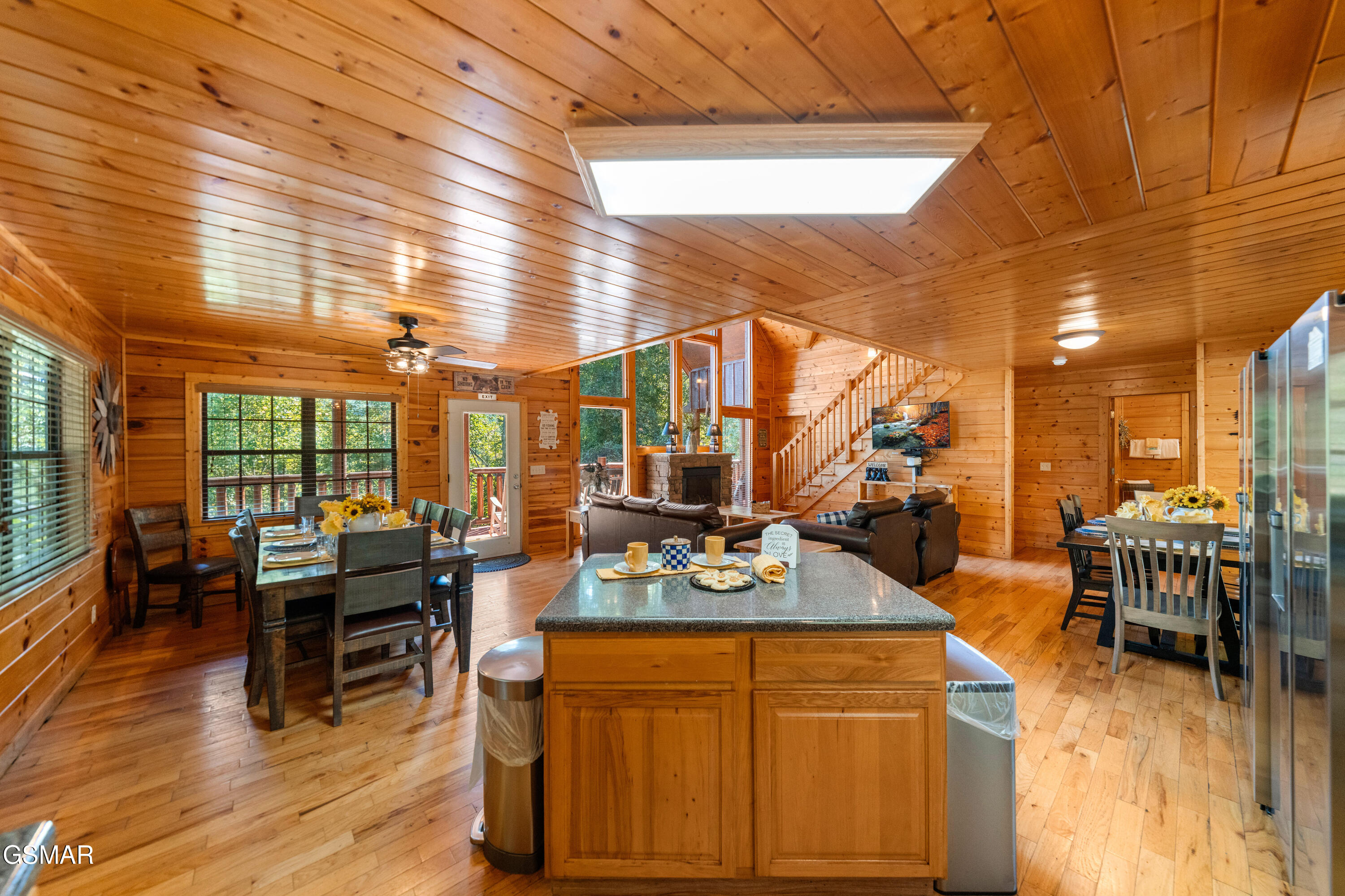 1642 Kissing Way Sevierville TN 37862