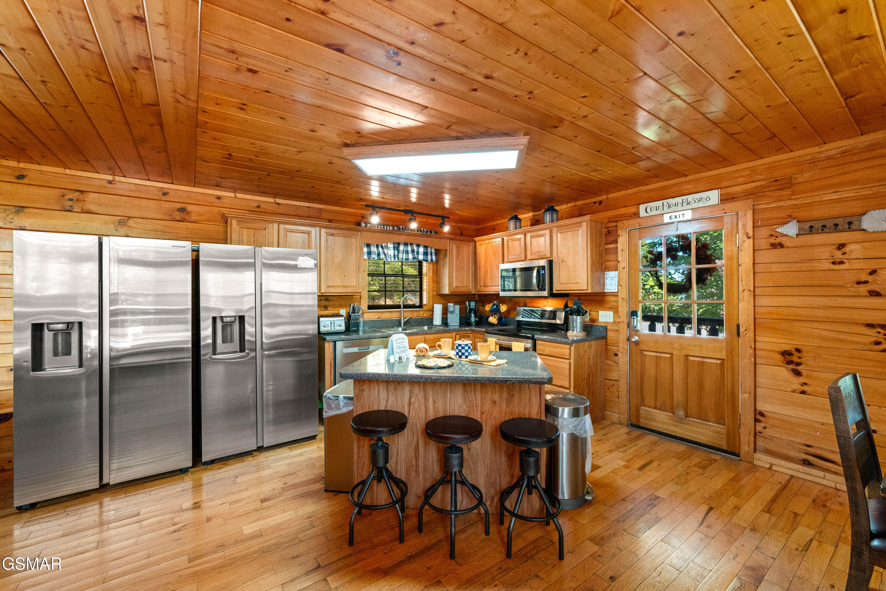 1642 Kissing Way Sevierville TN 37862